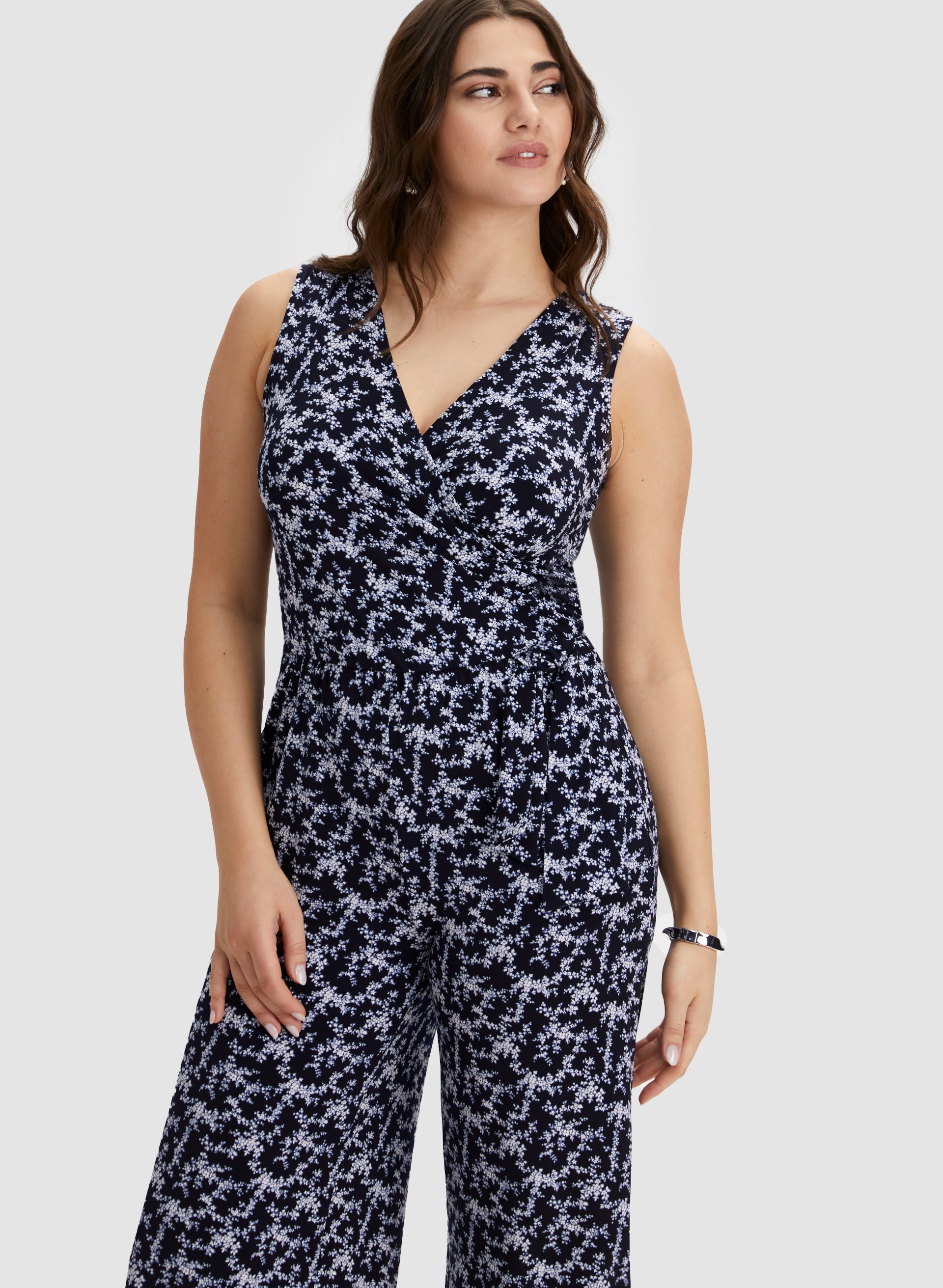 Floral Print Jumpsuit for Women - Stylish Summer Romper with Pockets | Perfect for Beach Vacation, Date Night & Outdoor Parties