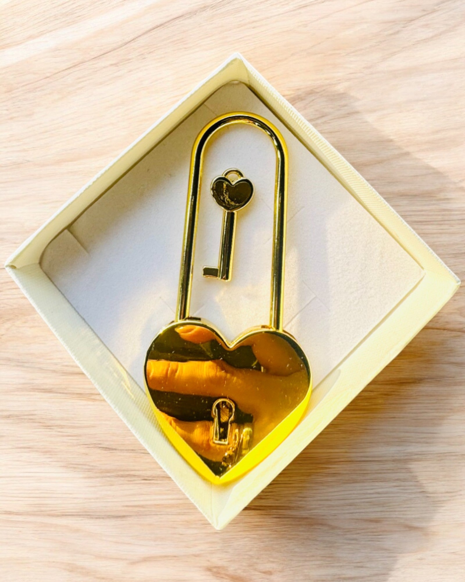 Engravable Magic Love Padlocks - 5 Colors for Couples, Anniversaries & Romantic Gifts - Perfect for Bridges, Parks & Memory Keepsakes
