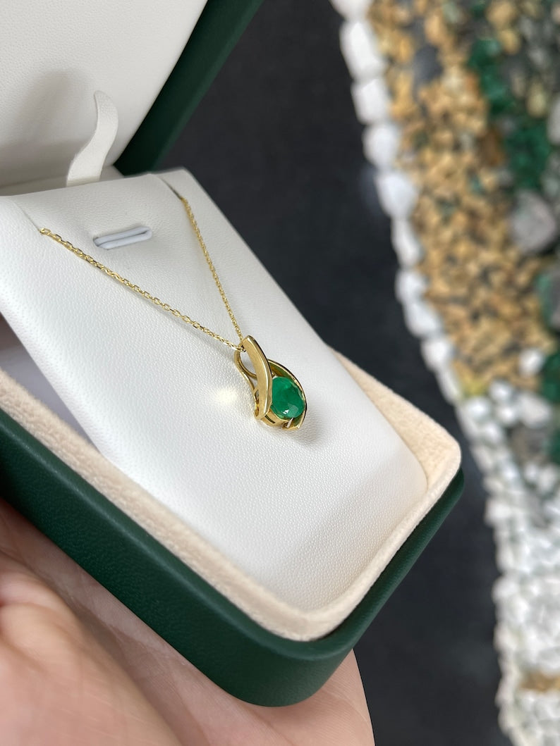 2.0ct 14K Gold Kanji-Shaped Colombian Emerald Round Cut Solitaire Pendant Necklace - Elegant Jewelry for Special Occasions, Gifts & Daily Wear