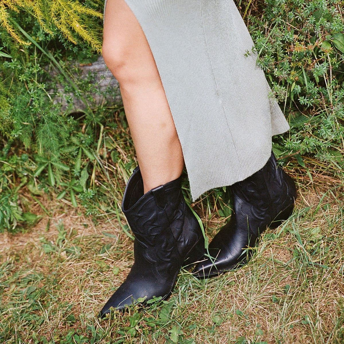 RIMONA Women's Black Leather Booties - Stylish Ankle Boots for Casual Outfits & Fall Fashion