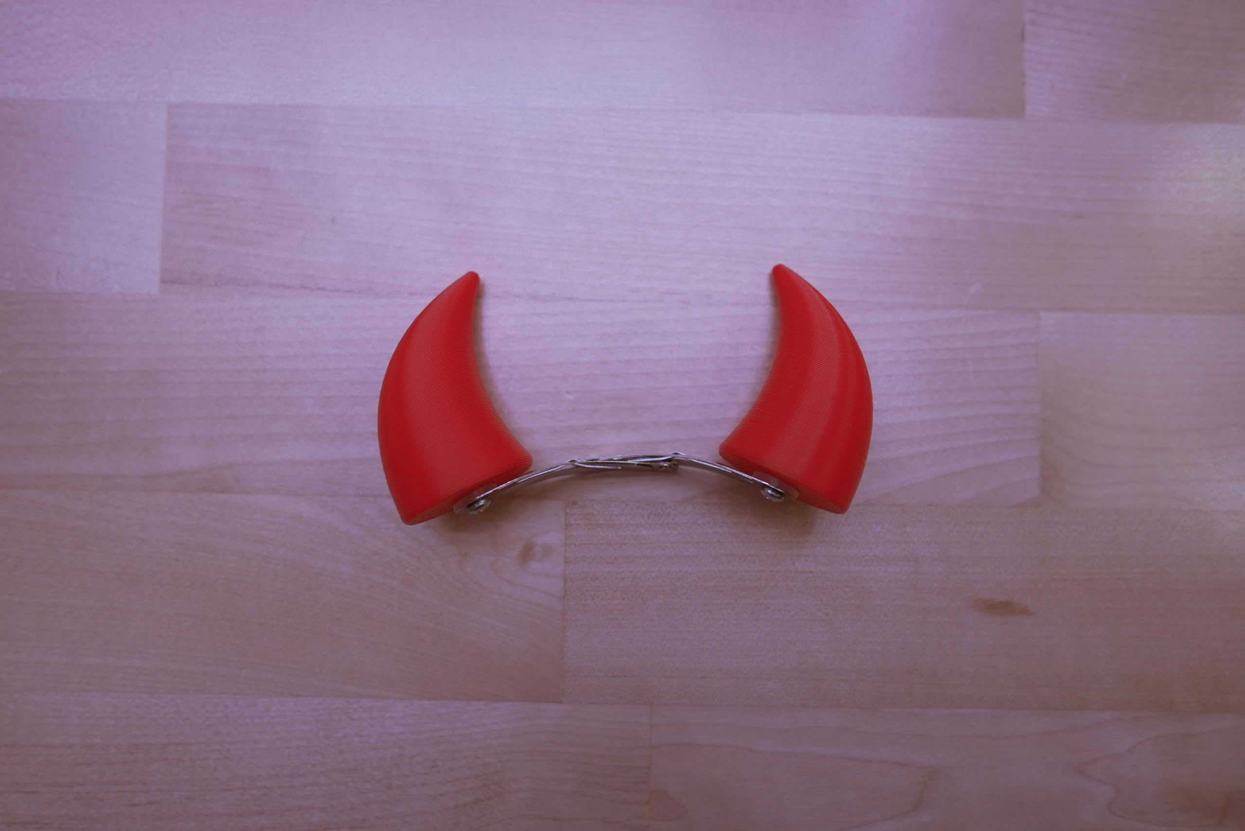 Devil Clip-on Horns Headband - Red Halloween Costume Accessories for Women & Men - Perfect for Cosplay, Parties, and Festive Events