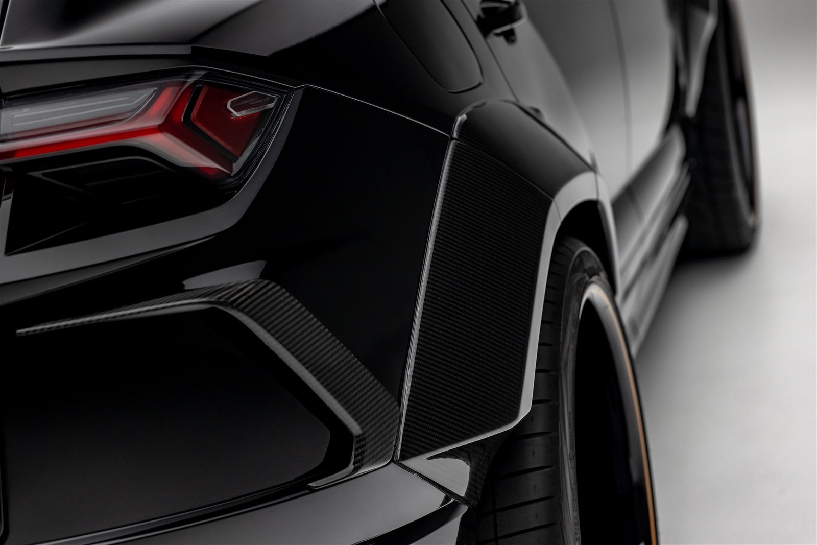 Lamborghini Urus Rampante Edizione Program - Luxury SUV Car Model for Collectors & Display | Perfect for Home Decor, Office Display & Car Enthusiast Gifts
