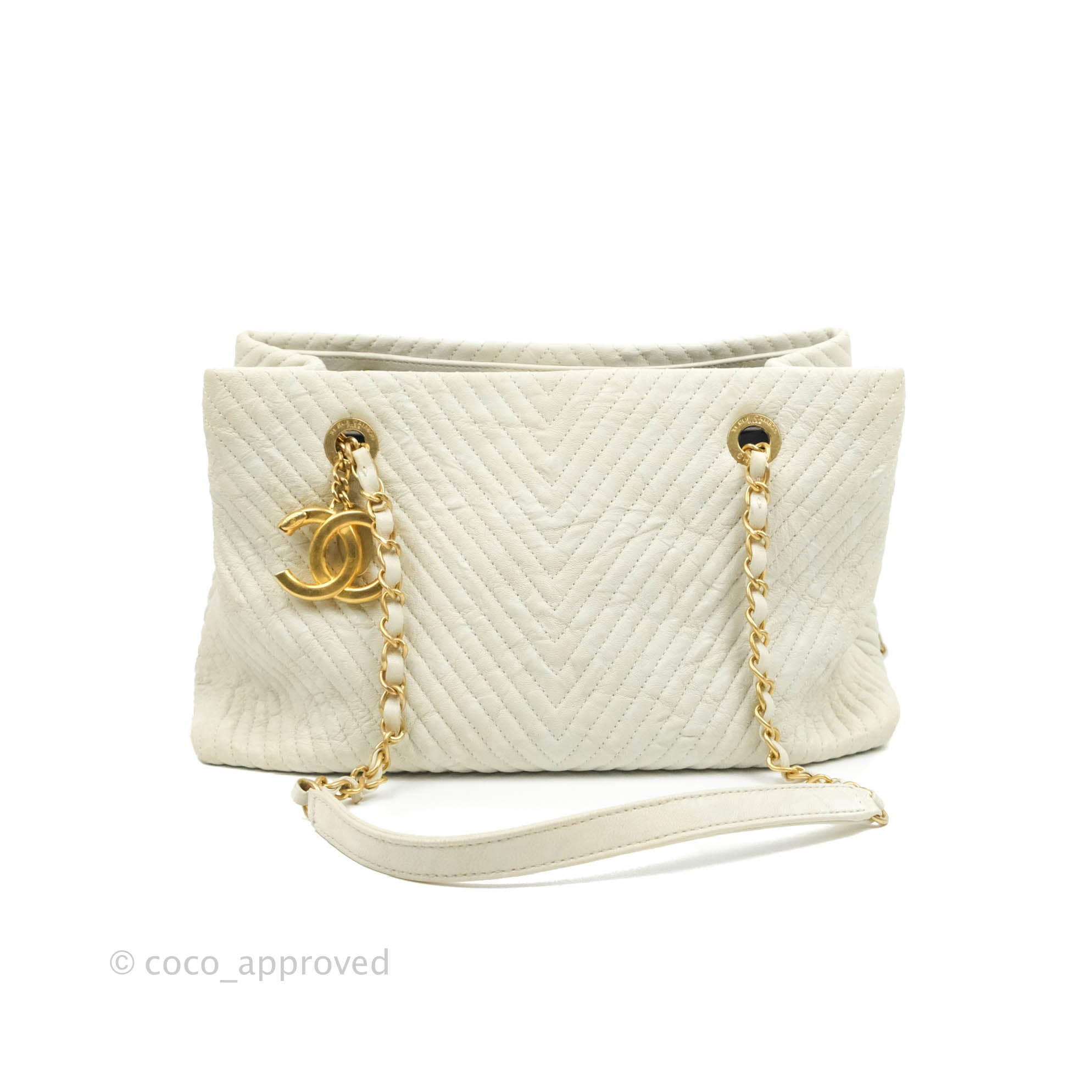 Chanel Chevron Quilted Tote Bag in White Crumpled Calfskin with Aged Gold Hardware - Luxury Designer Handbag for Women, Perfect for Work, Travel and Everyday Use