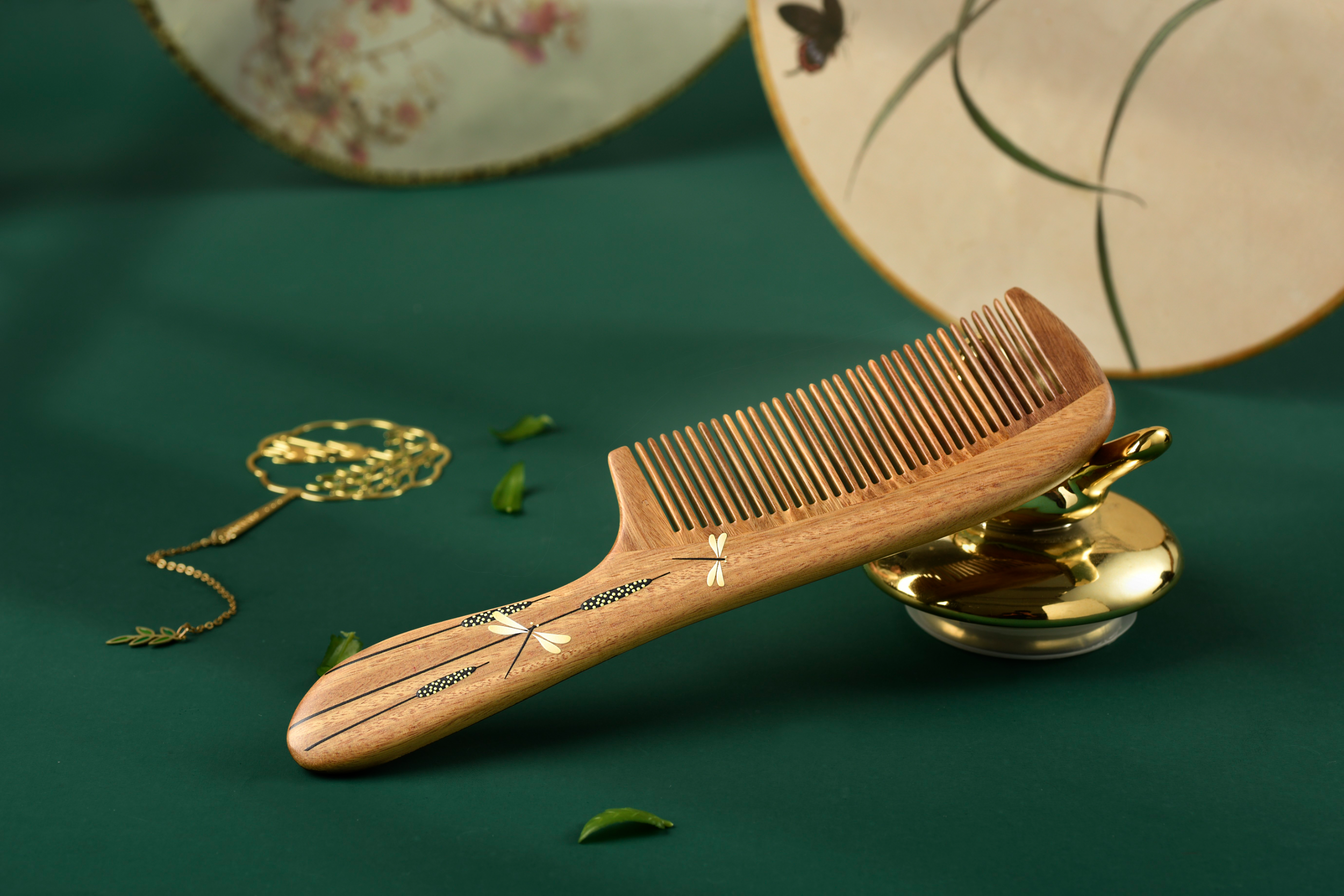 Elegant Wooden Comb with Dragonfly Design - Natural Hair Care for Smooth & Tangle-Free Styling - Perfect for Daily Use, Travel & Gifts