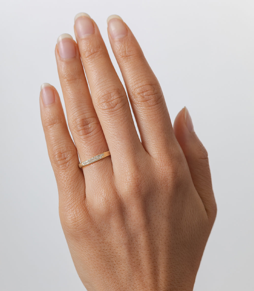 Elegant 3mm Gold Wedding Band with Pave Diamond Accents - Vintage Torn Paper Edge Design for Bridal Jewelry & Anniversary Gifts