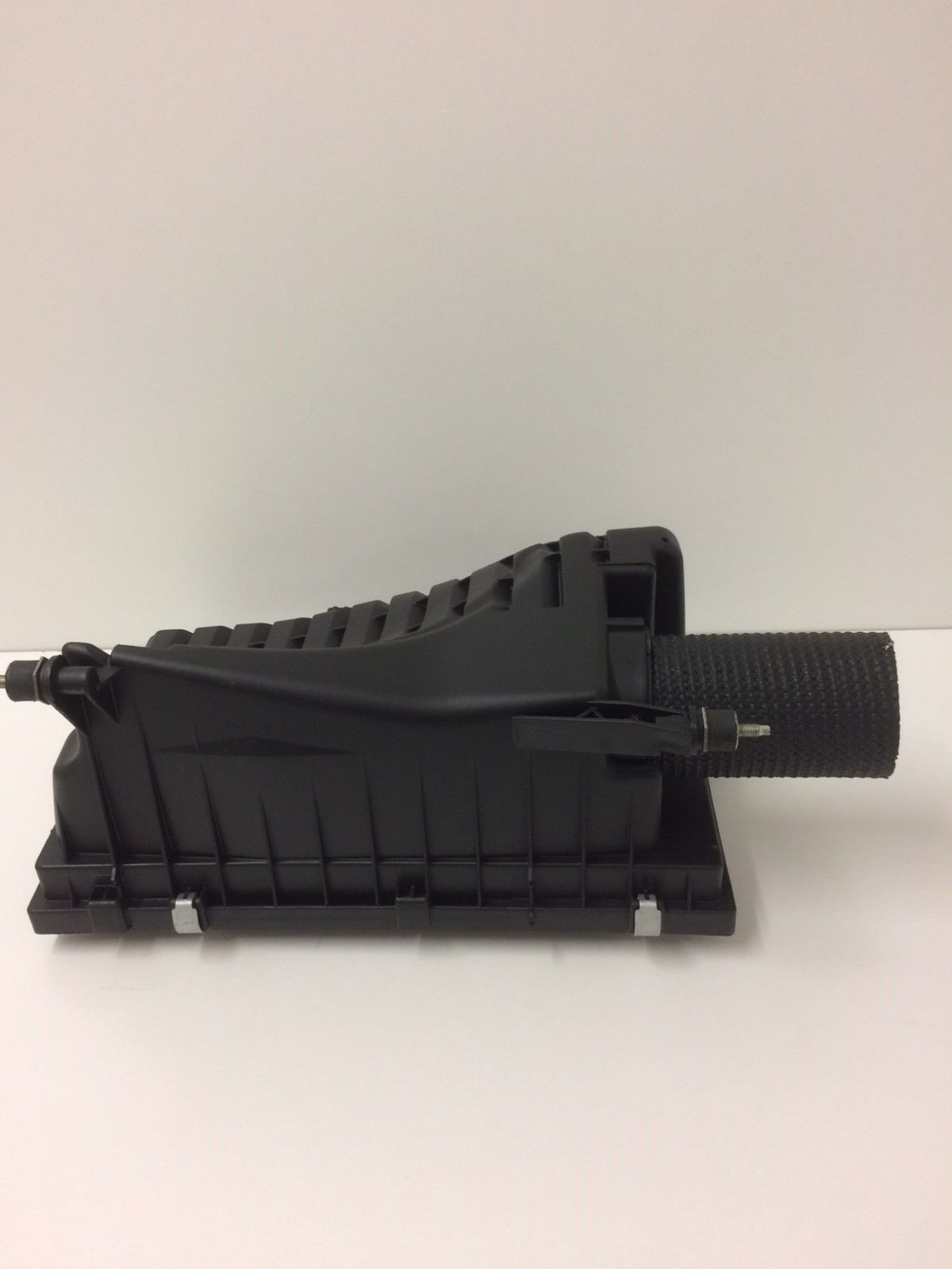 Genuine Holden Vectra JR JS 1997-2002 Air Cleaner Box Lower Y26SE - Replacement Air Intake System for Improved Engine Performance