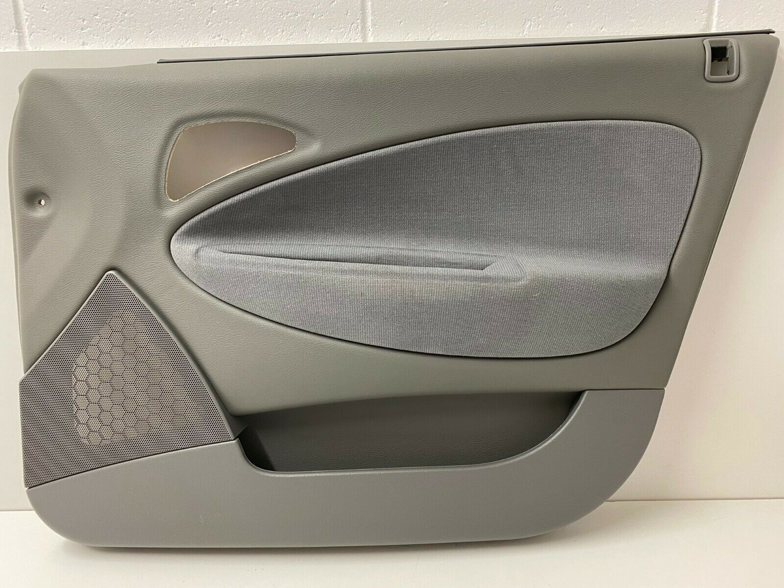 Genuine Daewoo Nubira Series 2 (2000-2003) Right Front Door Trim Panel - Grey Interior Replacement Part - Perfect for Car Restoration & DIY Auto Repair