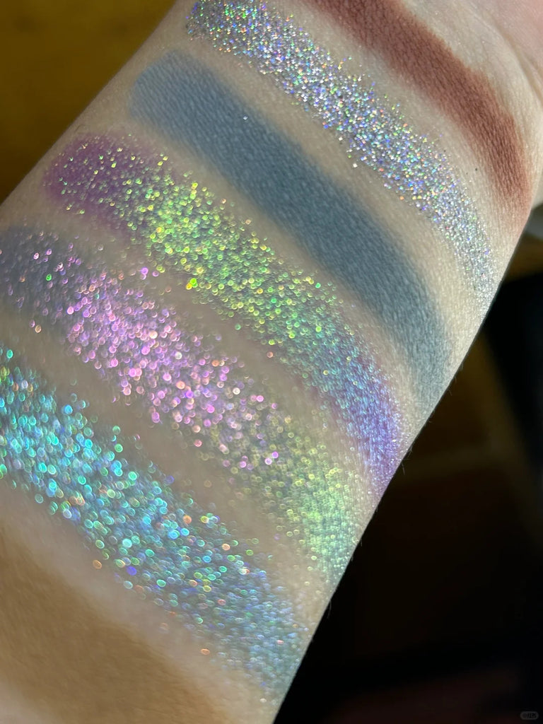 SheenEffect X NIKESANSAN Dream Love Chameleon Eyeshadow Palette - 18 Color Changing Makeup Palette with Mirror, Long Lasting & Highly Pigmented - Perfect for Party, Date Night & Special Occasions