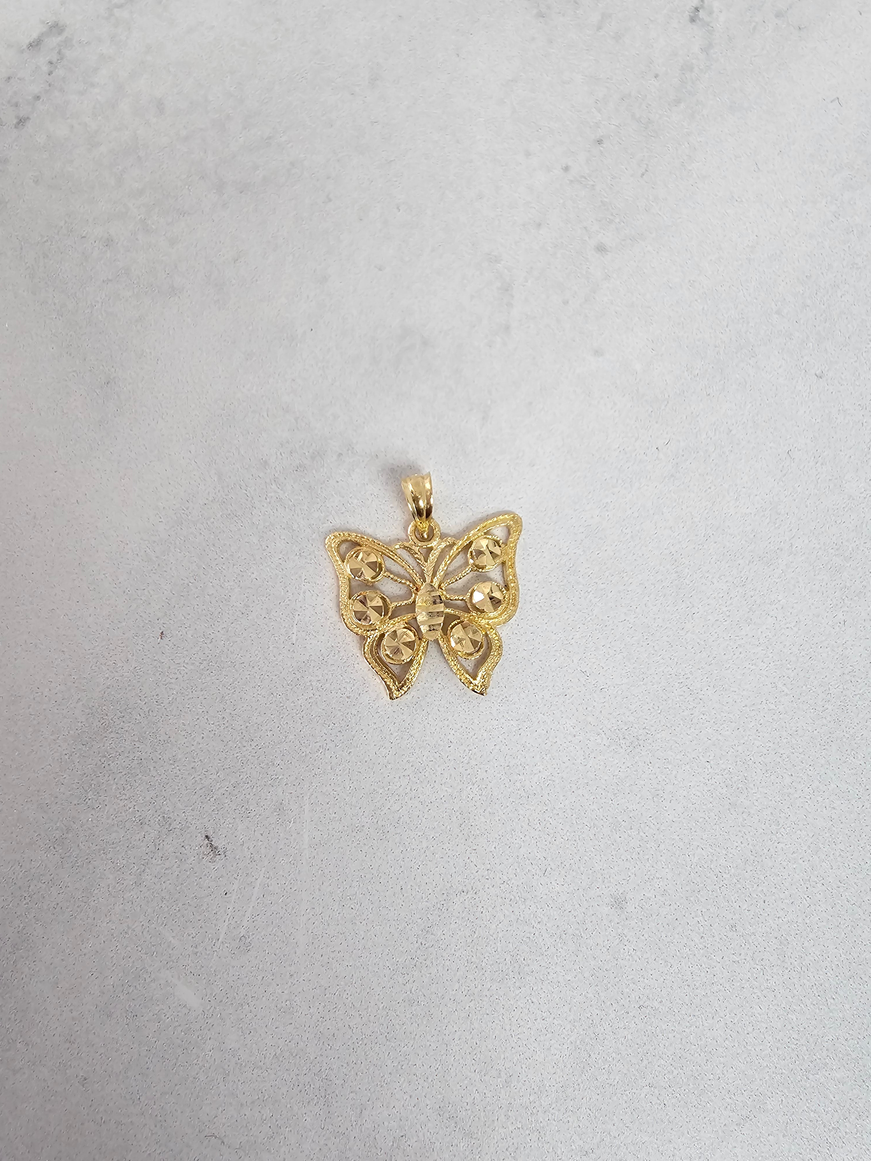 Exquisite Butterfly Pendant Necklace with Ornate Floral Design & Sparkling Diamond Cuts - Perfect for Women's Daily Wear, Gift Giving & Special Occasions