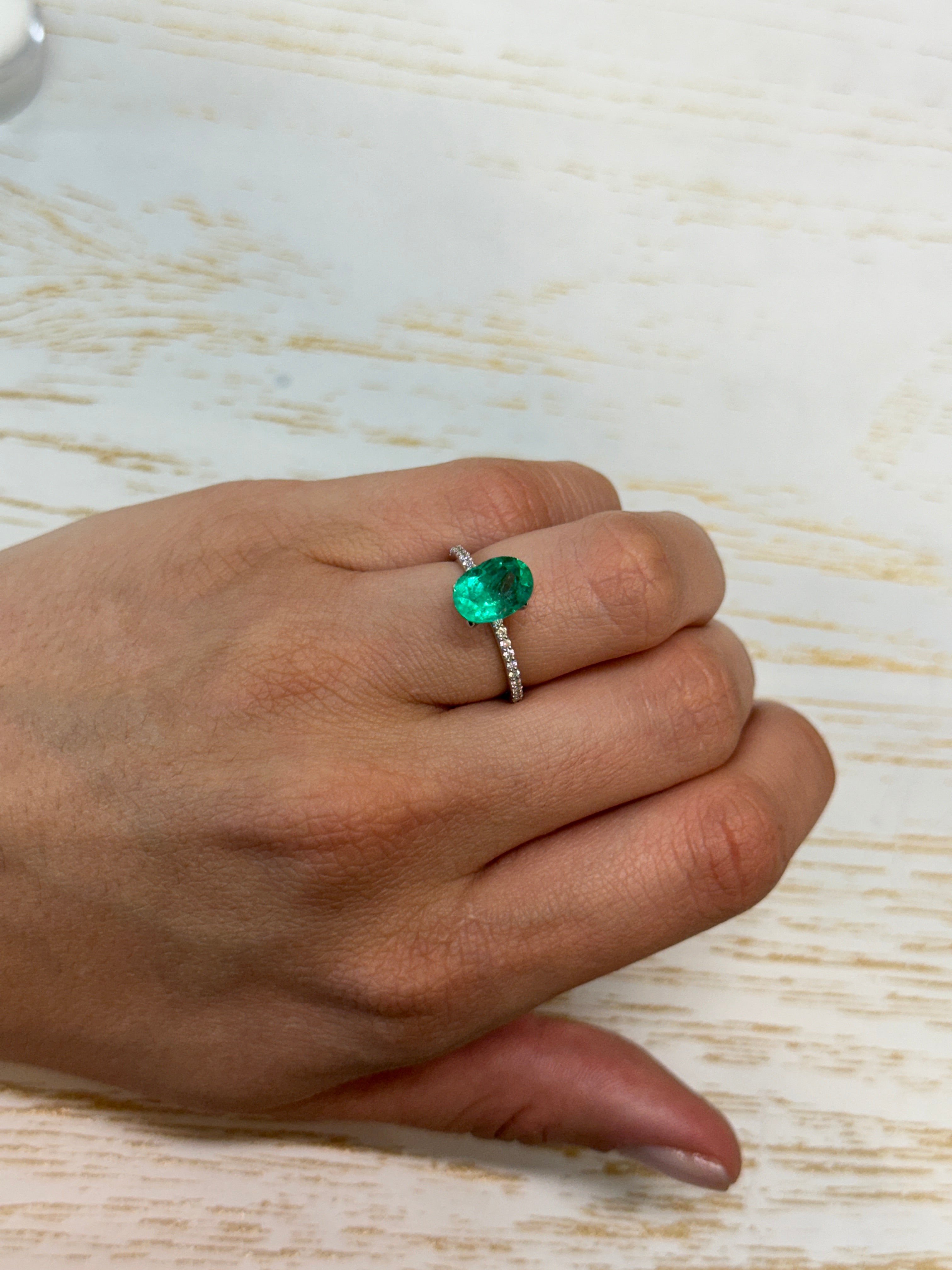 2.67 Carat 10x7mm Vibrant Green Loose Colombian Emerald Gemstone - Oval Cut for Jewelry Making, Engagement Rings & Luxury Gifts