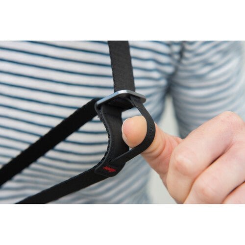 Peak Design Leash Camera Strap (Black) - Adjustable & Comfortable DSLR/SLR Shoulder Strap for Photographers - Perfect for Travel, Hiking & Outdoor Photography
