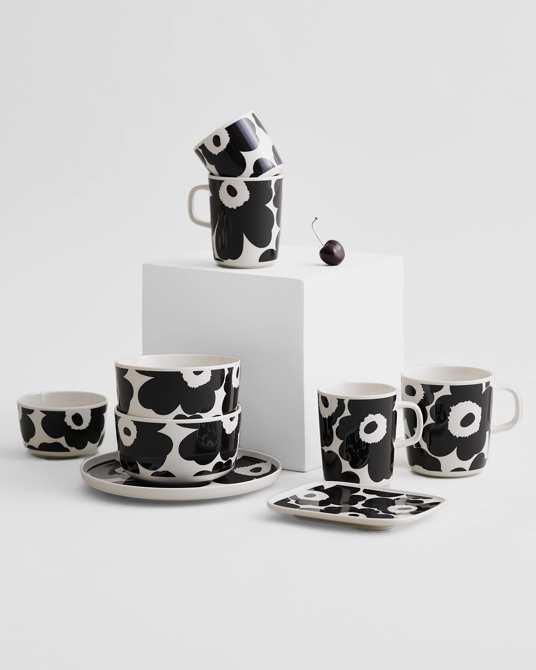 Marimekko Unikko Oiva 4-Piece Stoneware Breakfast Set - Coffee Mugs & Salad Plates for Brunch, Kitchen Decor & Gift Giving
