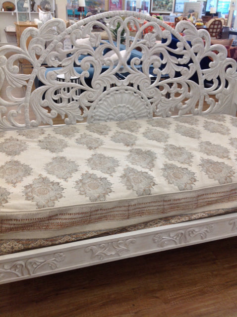 Handcrafted Wooden Daybed with Mattress - Elegant Boho Chic Sofa Bed for Living Room, Guest Room & Outdoor Patio