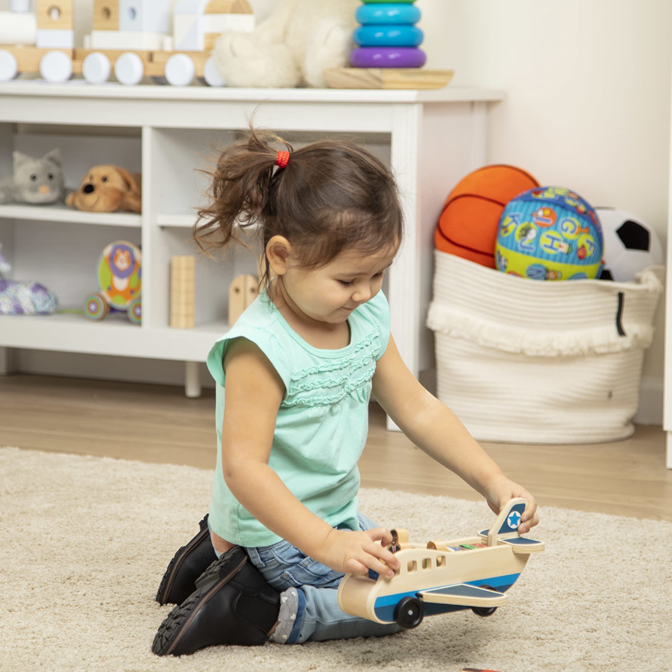 Melissa & Doug Wooden Airplane Play Set with 4 Figures & 4 Suitcases - Pretend Play Toy for Kids, Travel Adventure Role Play for Preschoolers & Toddlers