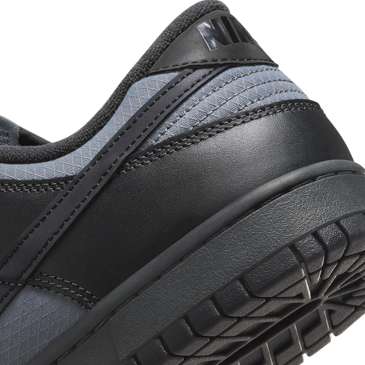 Nike Dunk Low Retro SE 'Off Noir Smoke Grey' Sneakers - Men's & Women's Casual Shoes for Streetwear & Everyday Comfort
