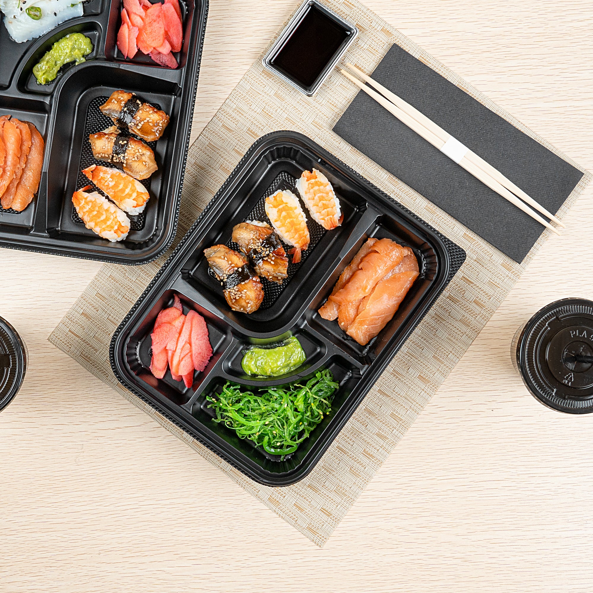 Bento Tek 26 oz Rectangle Black Plastic Bento Box with 5 Compartments - 10.5