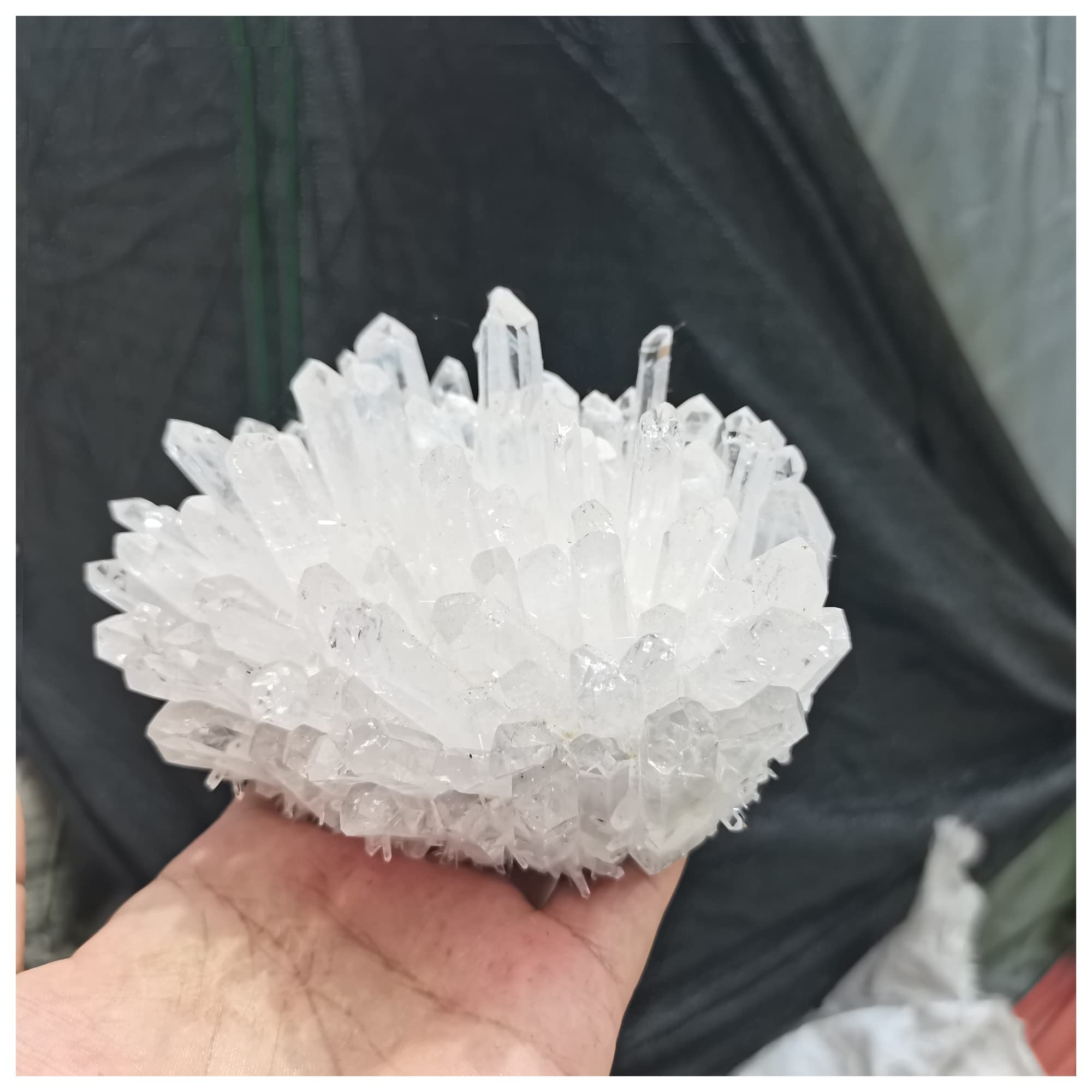 Natural Clear Quartz Cluster Freeform Reiki Stones - 600-700g Home & Office Decor, Aquarium Decoration, Healing Crystal for Meditation, Feng Shui, Yoga & Spiritual Gifts