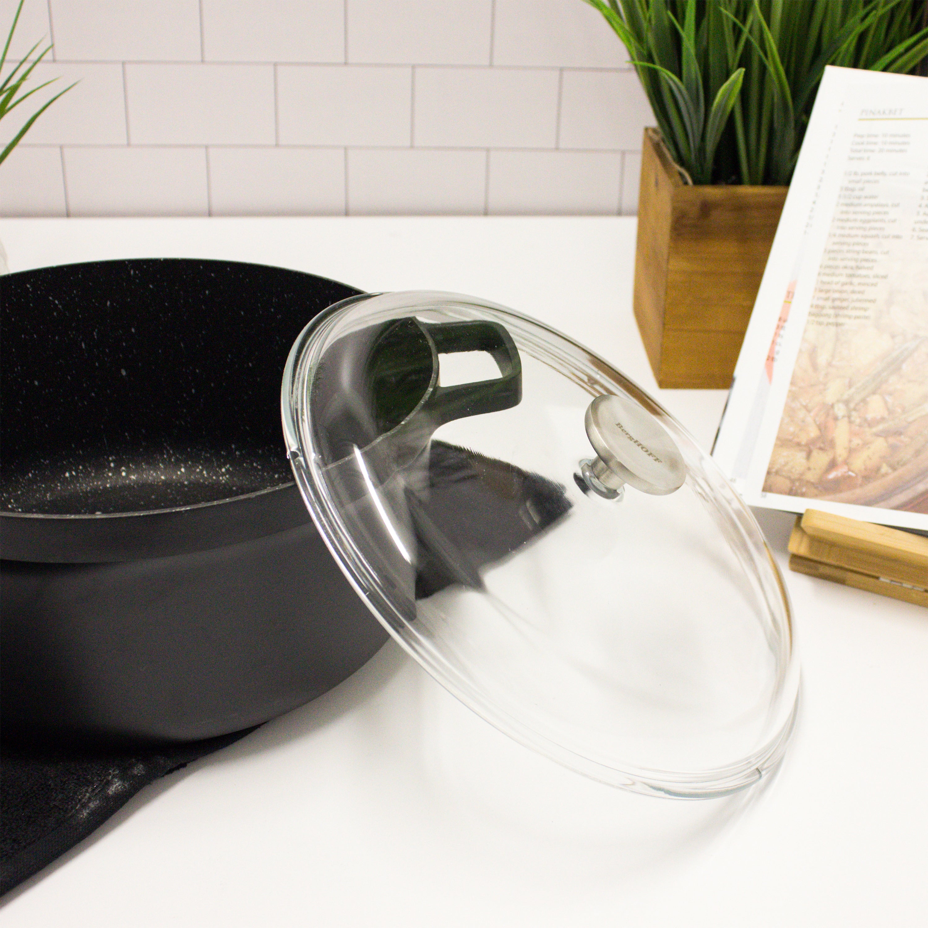 BergHOFF GEM 11 Non-Stick Stockpot 7.7Qt (7.3L) with Glass Lid - Black Heavy Duty Cooking Pot for Soups, Stews & Pasta - Induction Compatible Dutch Oven for Home & Professional Kitchens