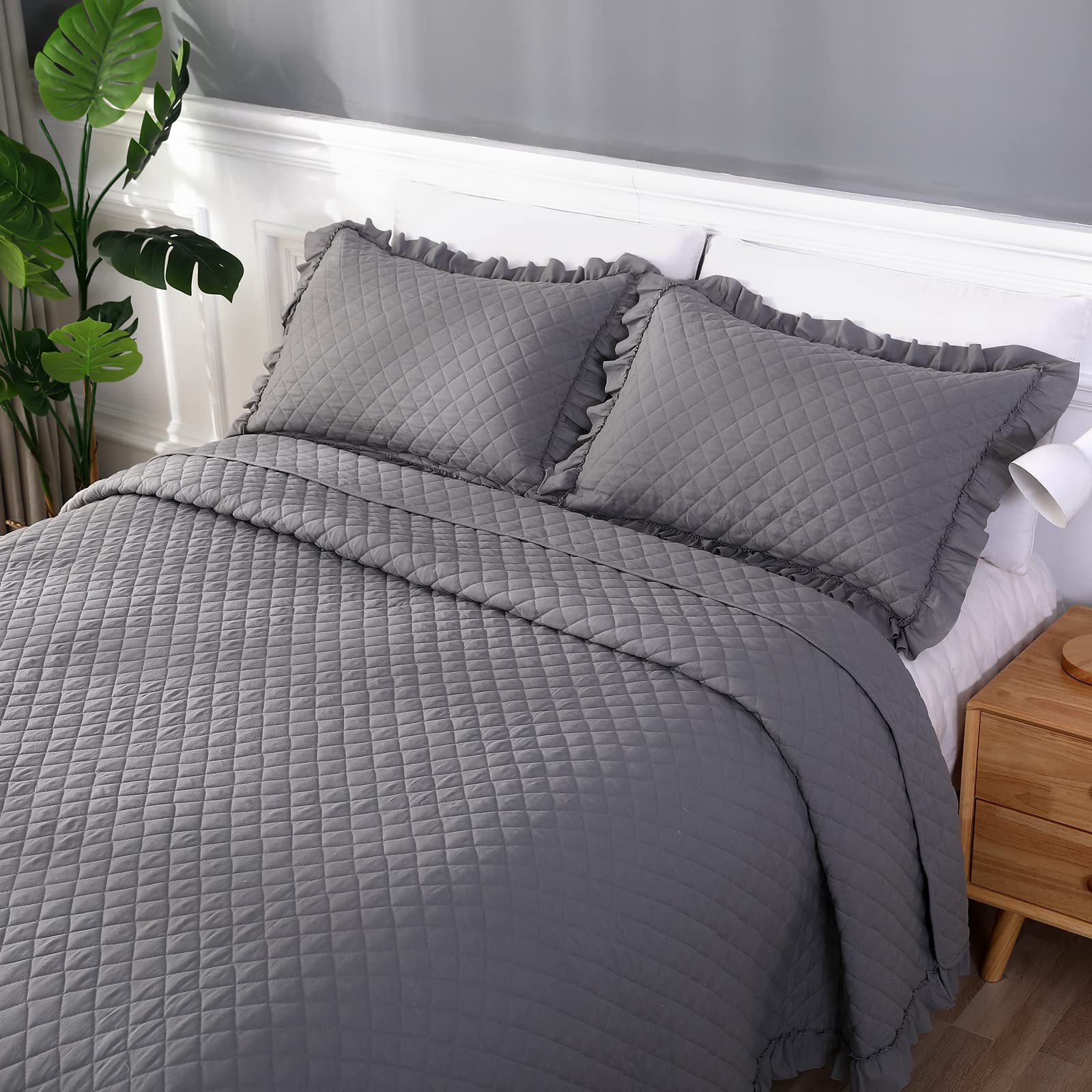 Vessia Dark Grey Queen Size Reversible Quilt Set with Ruffled Edge - Soft & Warm Microfiber Bedspread Includes 1 Quilt & 2 Pillow Shams - Perfect for Cozy Bedroom Decor and Guest Room Styling