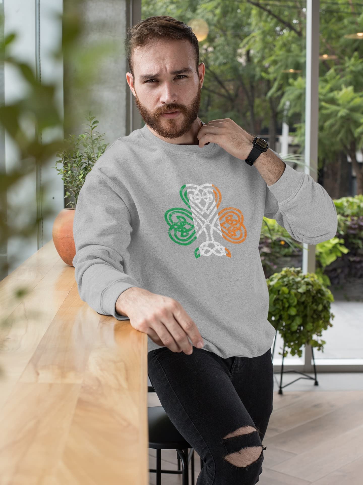 Old Glory St. Patrick's Day Shamrock Knot Men's Sweatshirt - Heather Green Pullover for Irish Celebration & Casual Wear