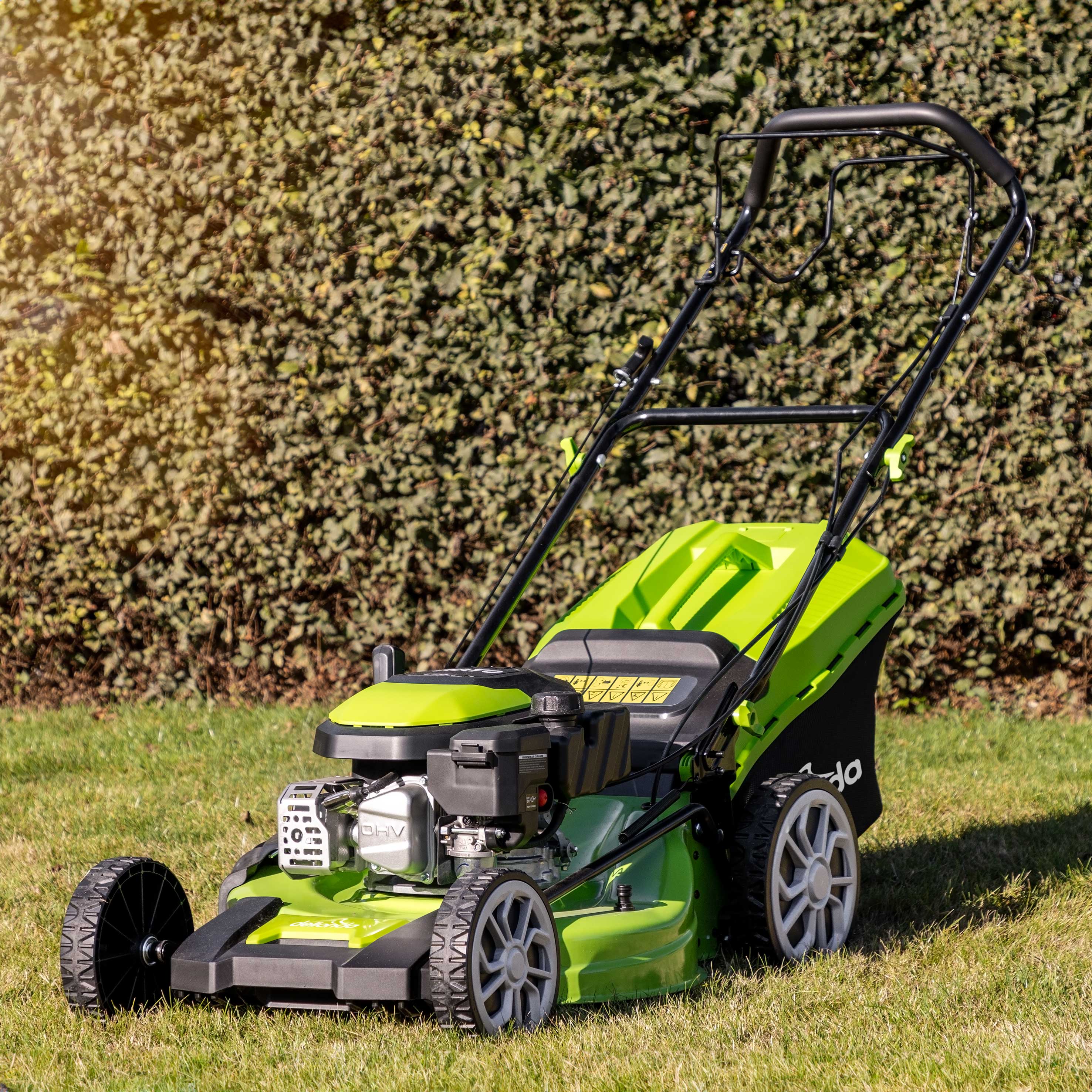 170cc 20-Inch 4-Stroke Self-Propelled Gas Lawn Mower with 51cm Cutting Width - DG102 Model - Perfect for Medium to Large Yards, Residential Lawn Care & Landscaping