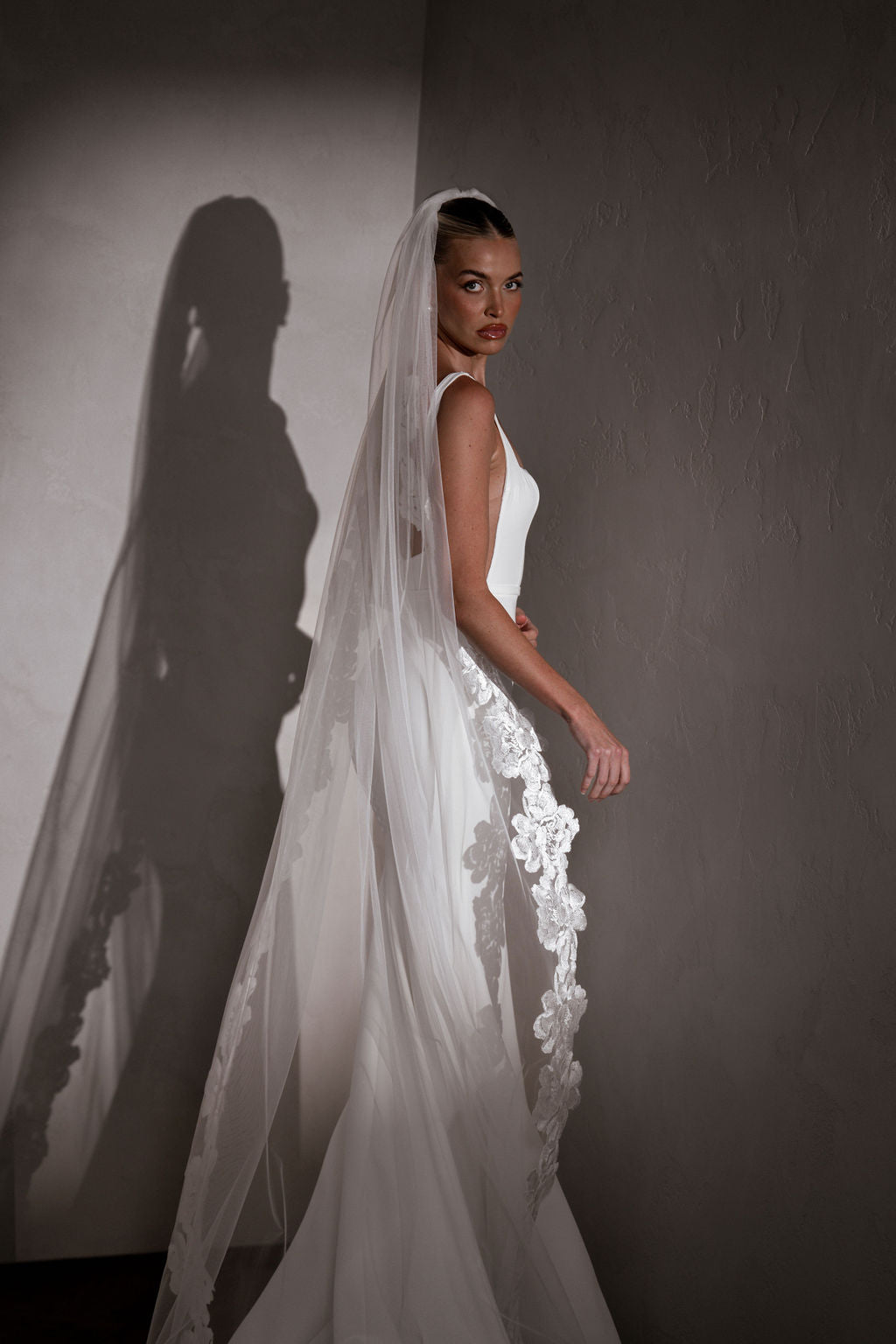 Elsie Veil - Elegant Wedding Veil with Lace Trim for Brides, Perfect for Church Ceremonies & Outdoor Weddings
