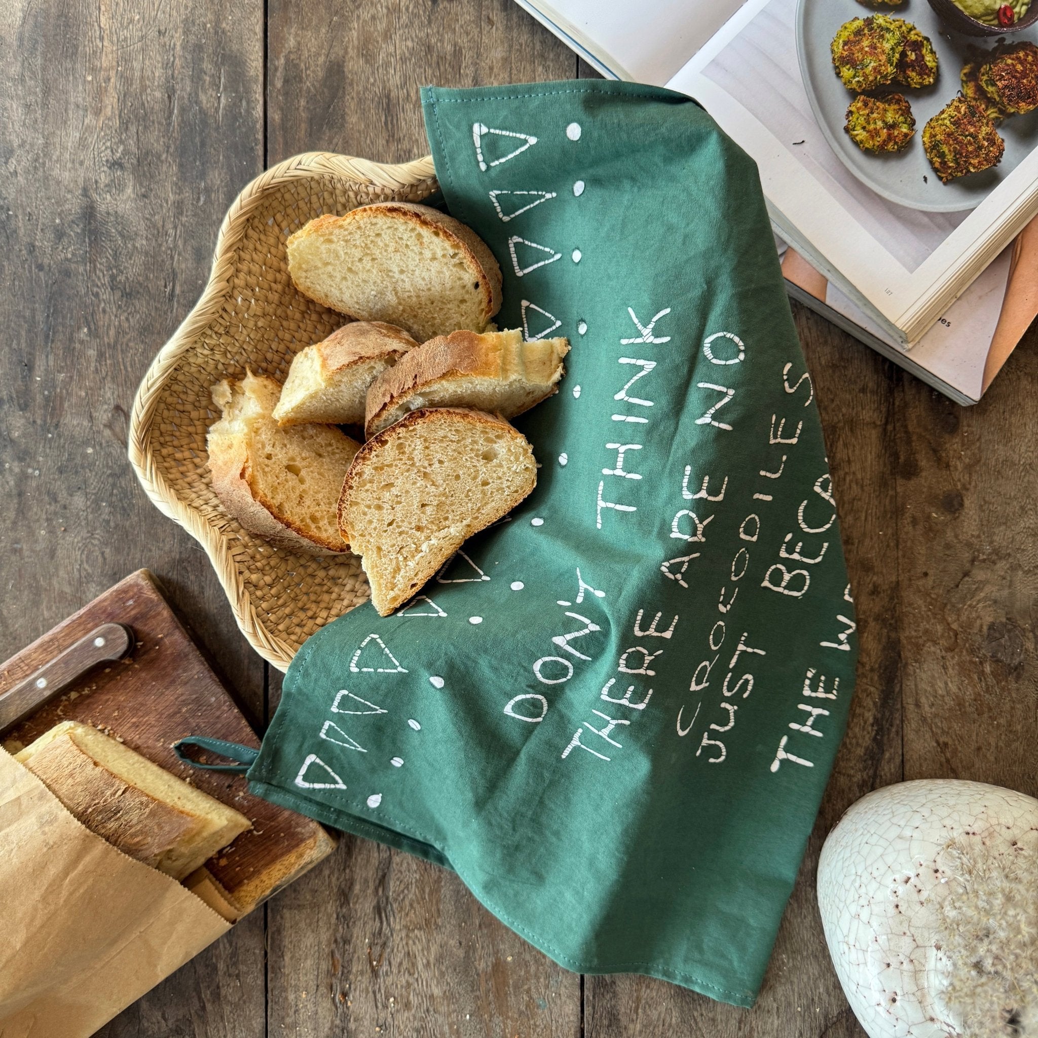 African Proverbs Tea Towel with Crocodile Design - Inspirational Kitchen Towel for Cooking, Baking & Home Decor