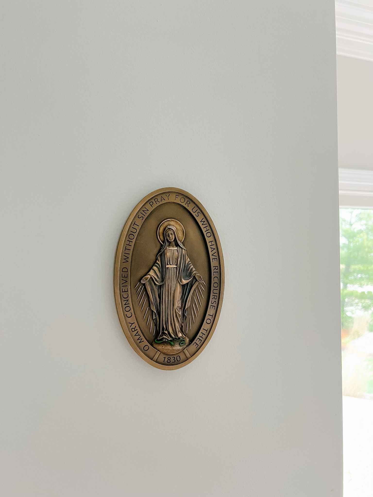 Miraculous Medal Wall Plaque - Religious Home Decor for Catholic Devotion - Perfect for Bedroom, Prayer Room & Gift Giving