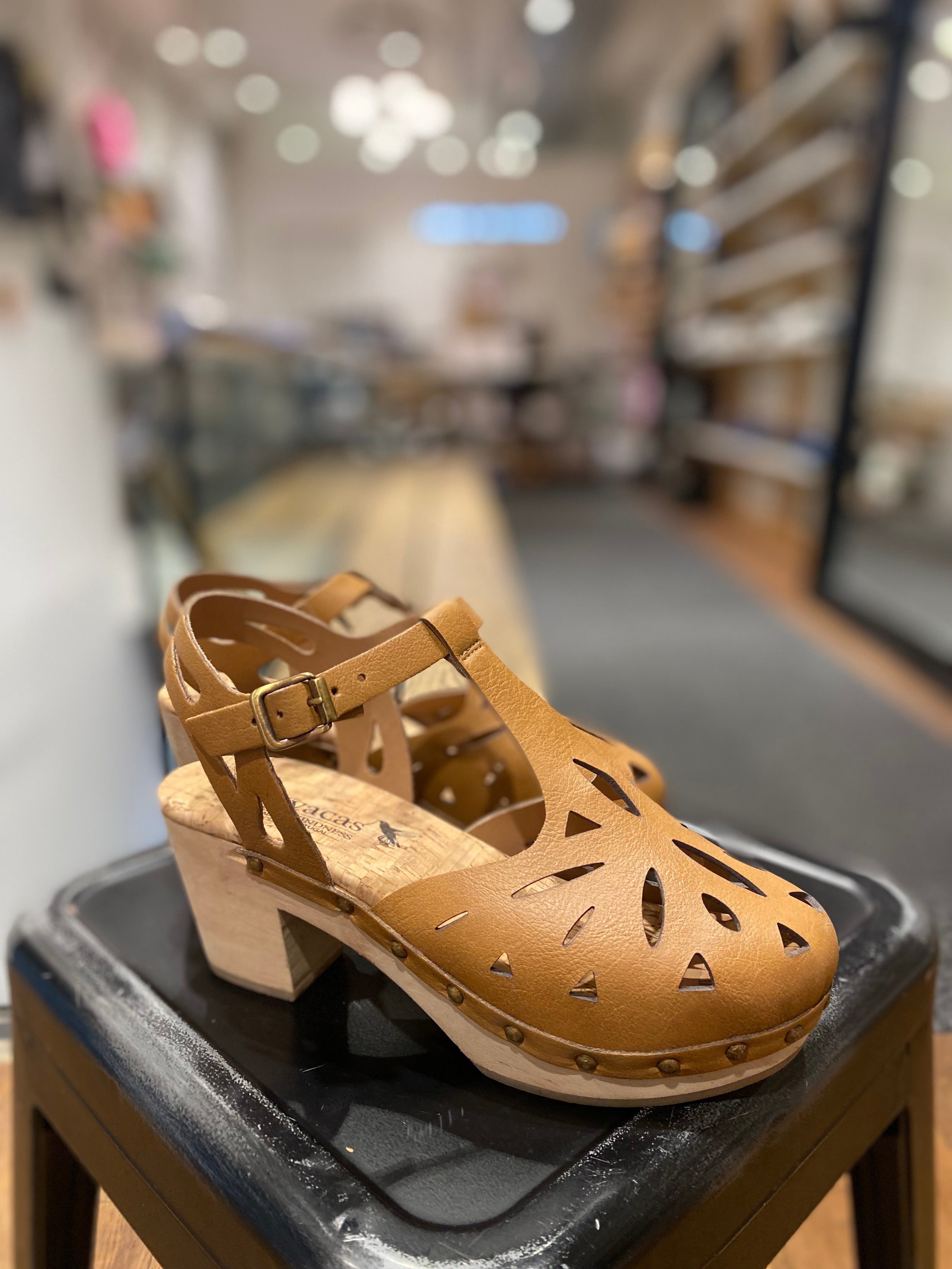 Novacas Esther Clog in Camel - Comfortable & Stylish Slip-On Shoes for Women - Perfect for Casual Wear, Work & Outdoor Activities