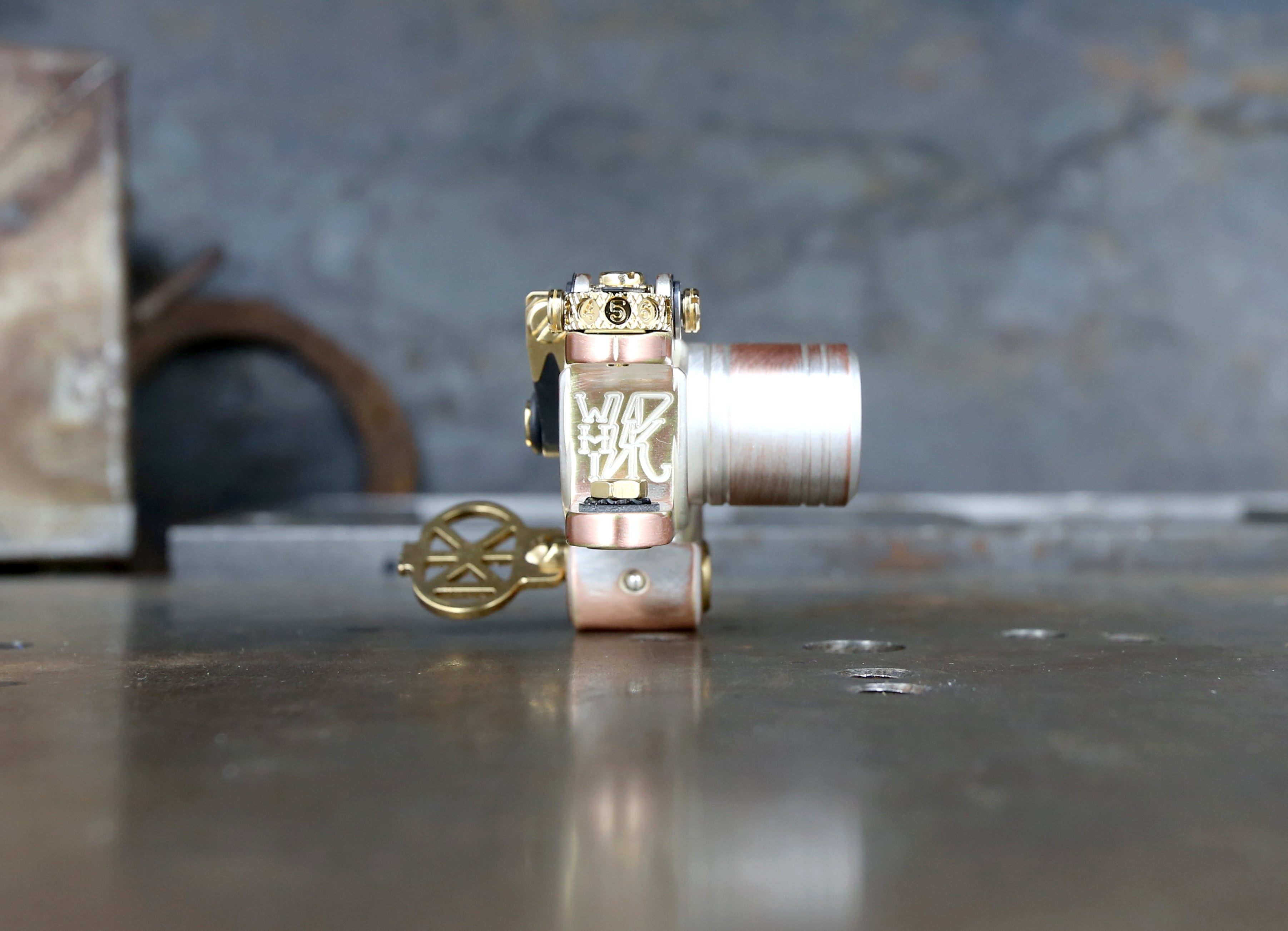 Limited Edition Dan Kubin Frosted Rose Gold V3R Sidewinder - Premium Vape Pen for Discreet & Stylish Vaping On-The-Go