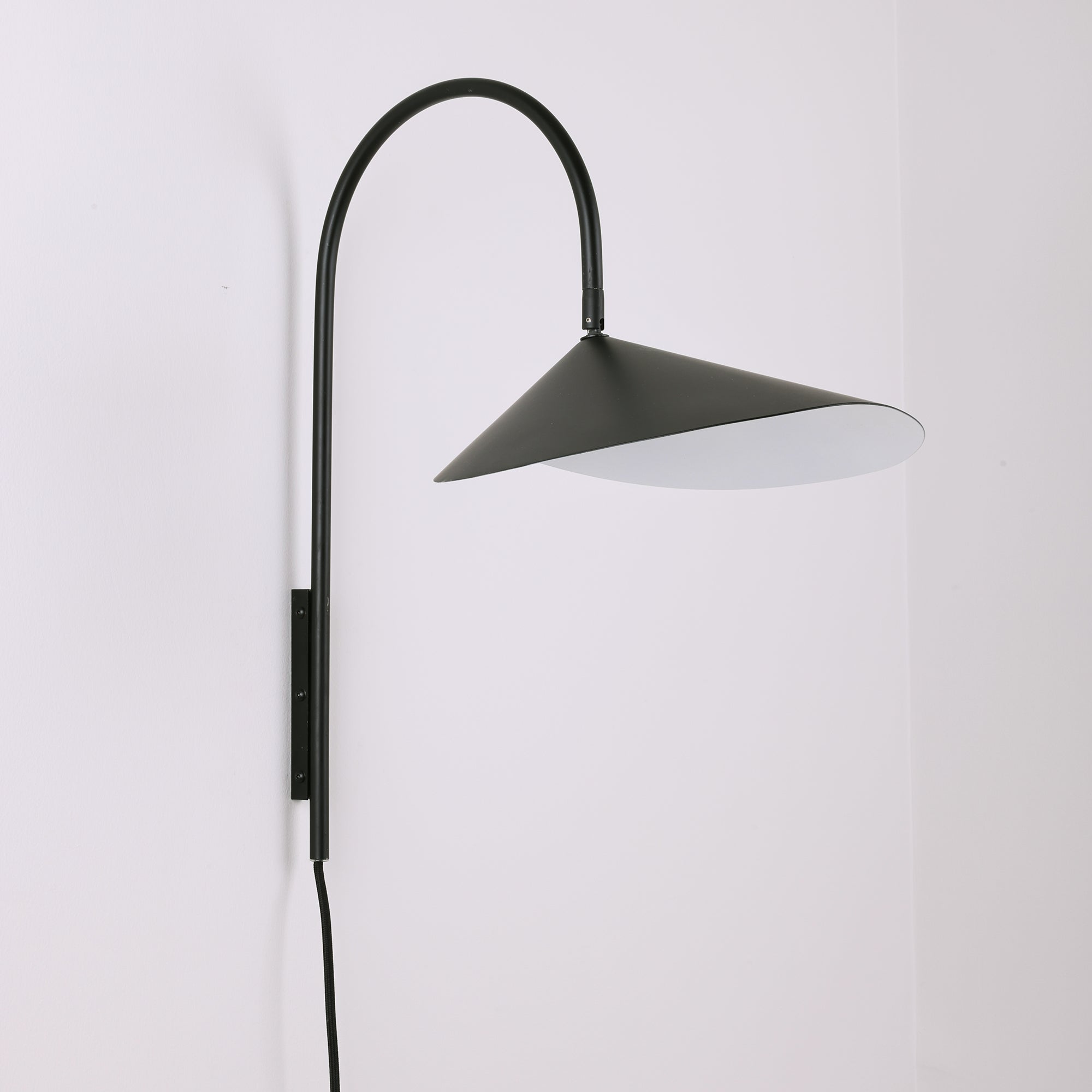 Alocasia Modern Swivel Wall Light - Adjustable Indoor/Outdoor Lighting for Living Room, Bedroom, Patio & Garden Decor