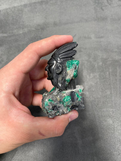 Colombian Emerald Red Skin Indian Rough Crystal Sculpture - Handcrafted Gemstone Art for Home Decor, Meditation & Spiritual Healing