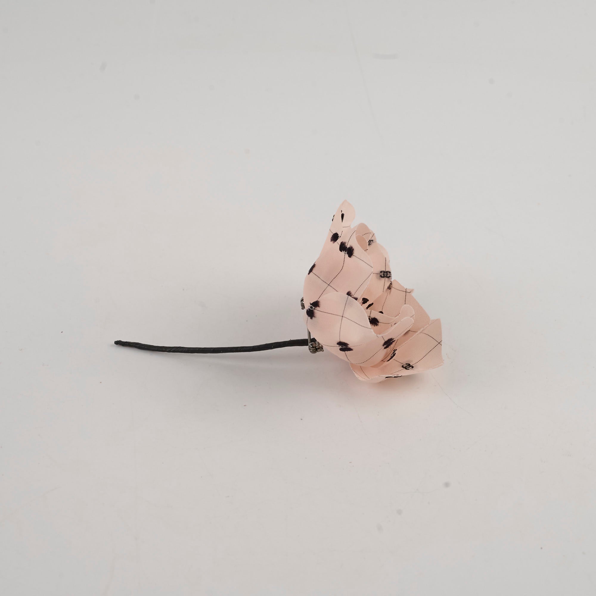 Chanel CC Flower Brooch in Dusty Pink - Elegant Fashion Accessory for Women, Perfect for Dresses, Jackets & Special Occasions