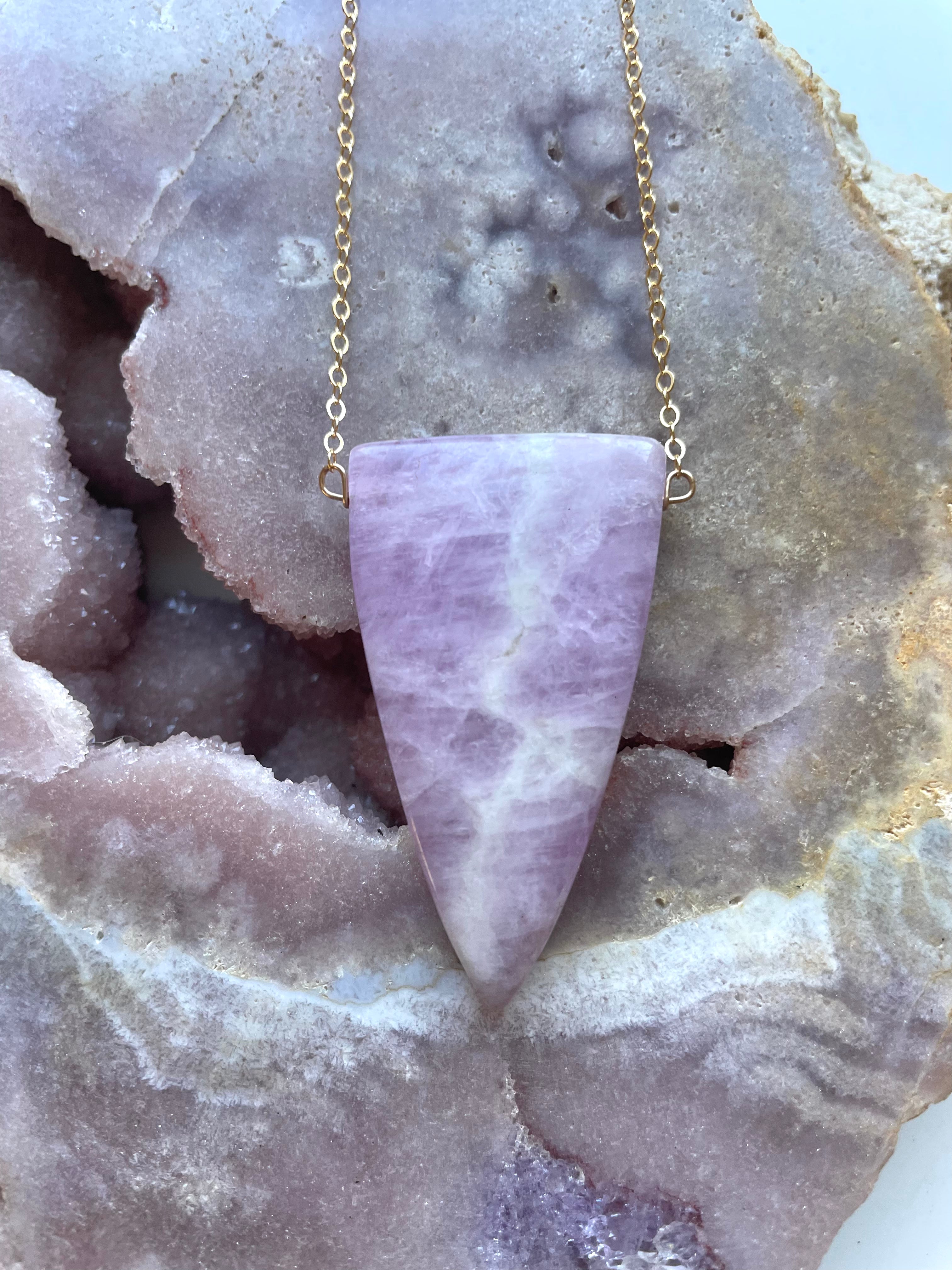 Natural Kunzite Crystal Pendant Necklace - 14K Gold Filled Jewelry for Women - Elegant Healing Stone Necklace for Meditation, Yoga & Spiritual Gifts