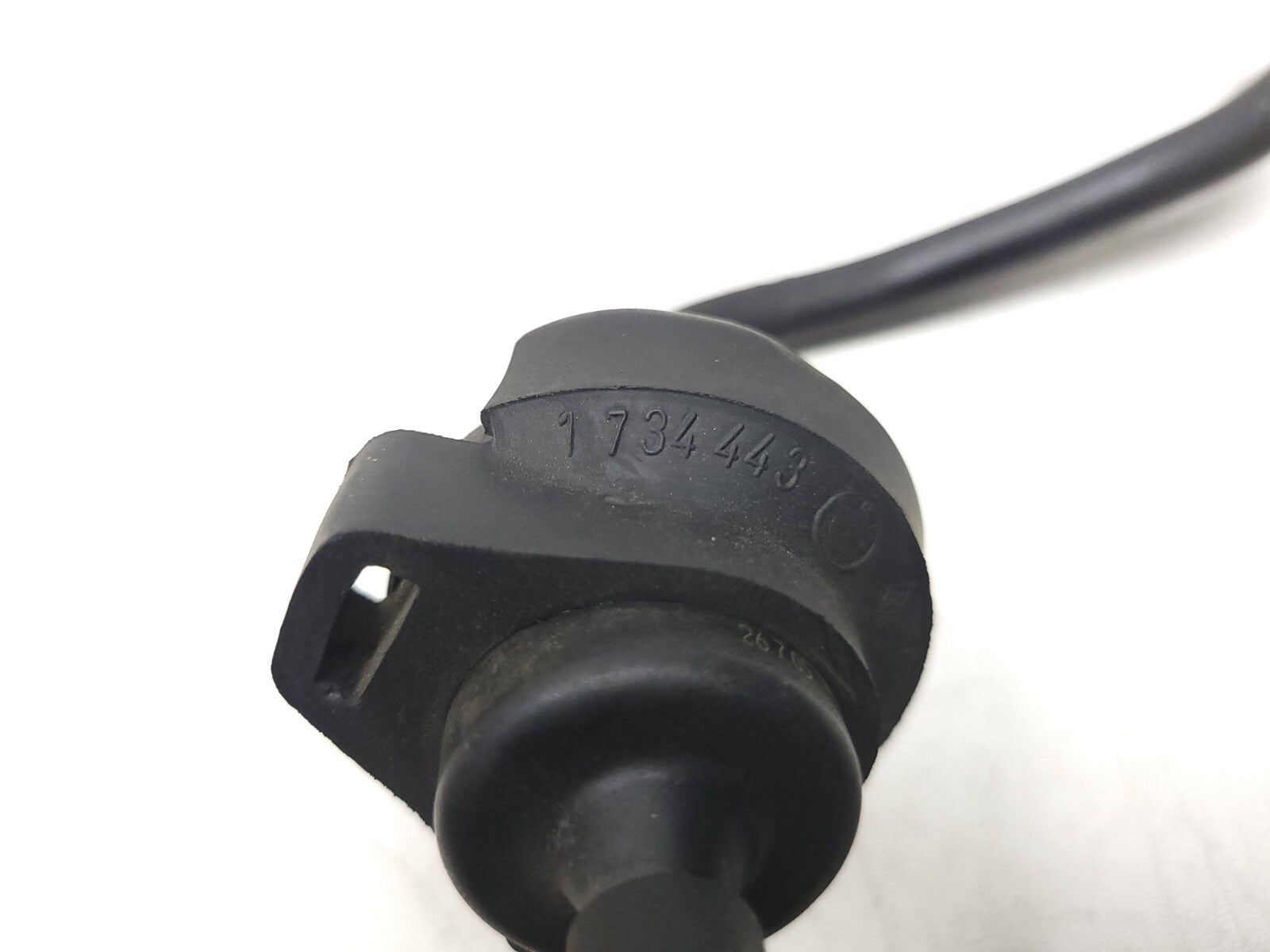 Genuine OEM BMW K1200R K1200 Fuel Tank Breather Valve 1734443 - Perfect for Motorcycle Maintenance & Performance Upgrades