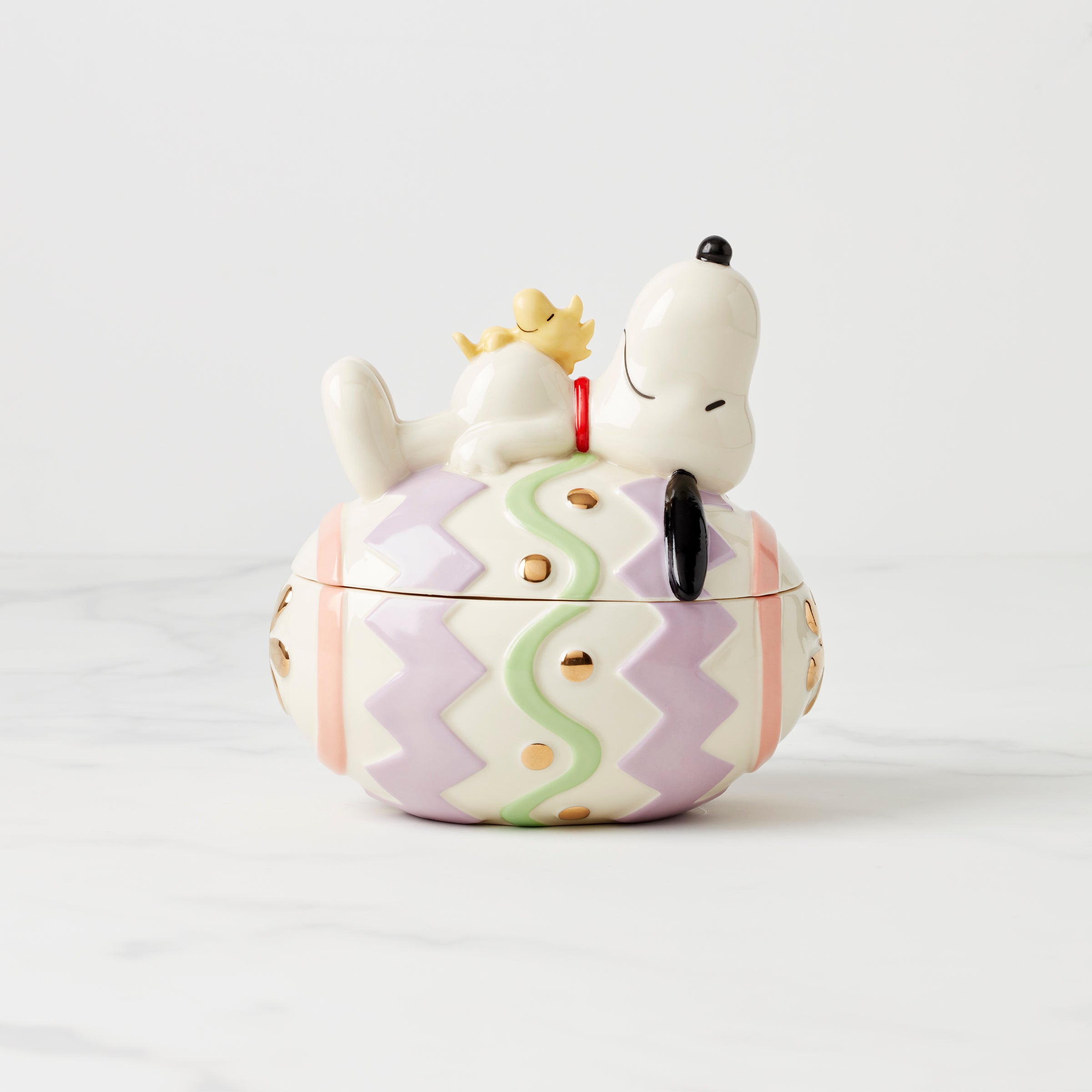 Snoopy Easter Candy Dish with Lid - Cute Peanuts Character Candy Bowl for Easter Decorations & Party Treats - Perfect for Holiday Gifting, Table Centerpieces, and Candy Storage