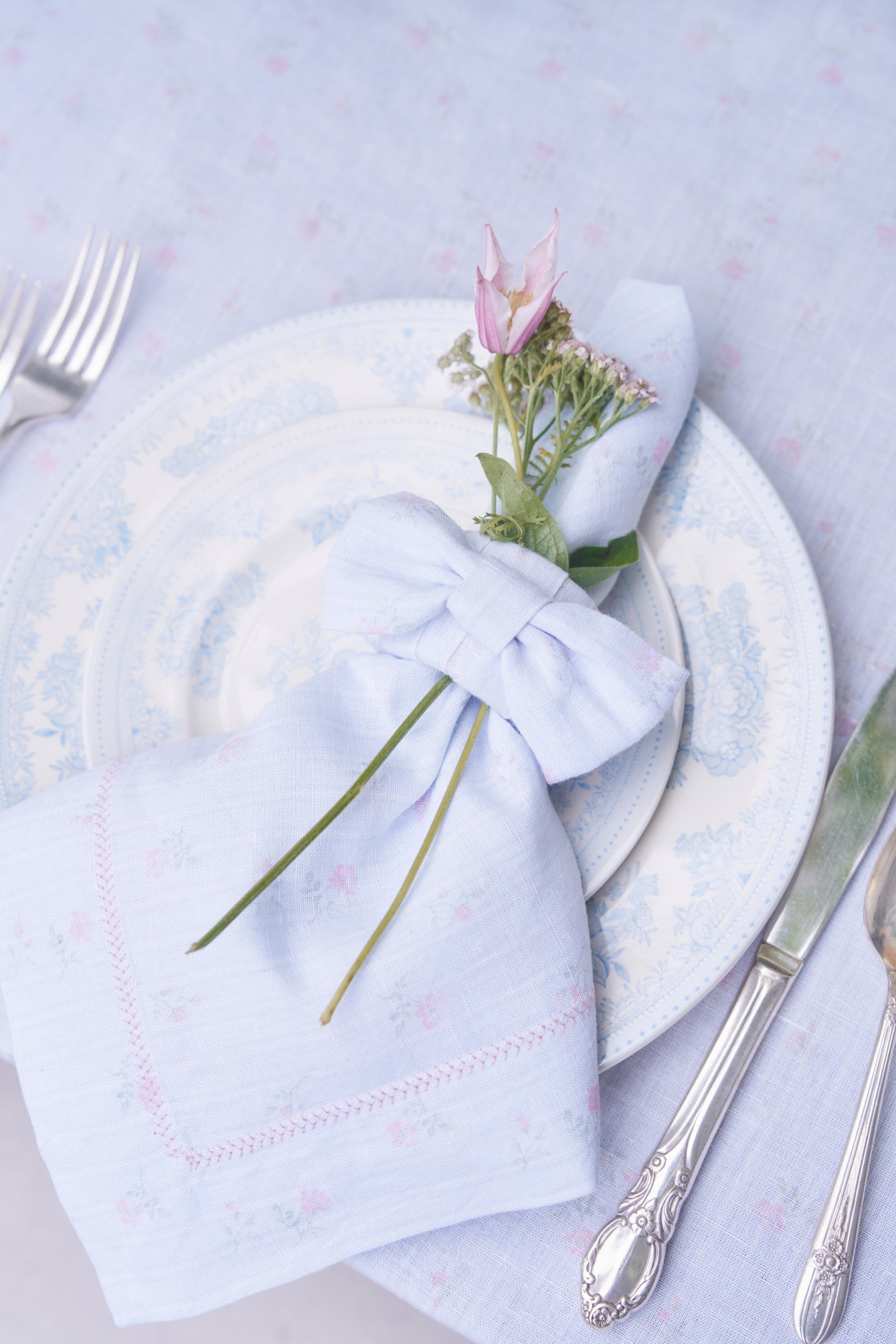 Premium Yarn-Dyed Floral Printed Napkins Set of 4 - Elegant Cotton Table Linens for Dinner Parties, Weddings & Home Decor