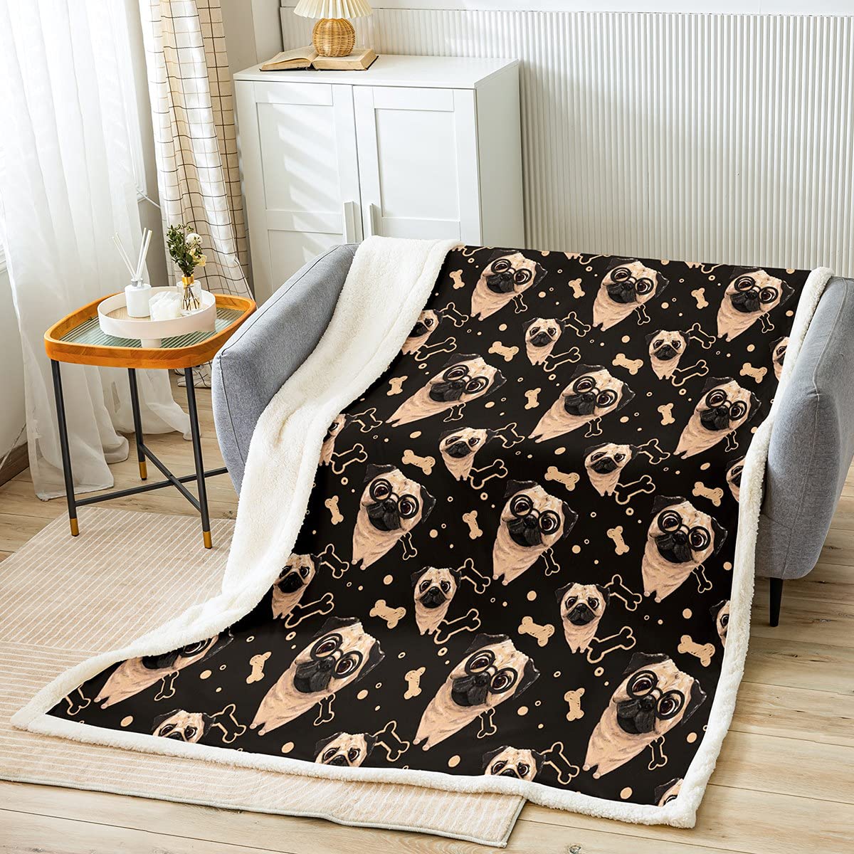 Cute Pug Puppy Sherpa Fleece Blanket for Dogs - Soft Warm Fuzzy Pet Blanket for Bed, Sofa & Home Decor - King Size 87x95 Inches - Perfect Gift for Dog Lovers (Men & Women) - Cozy Winter Blanket for Pets & Humans