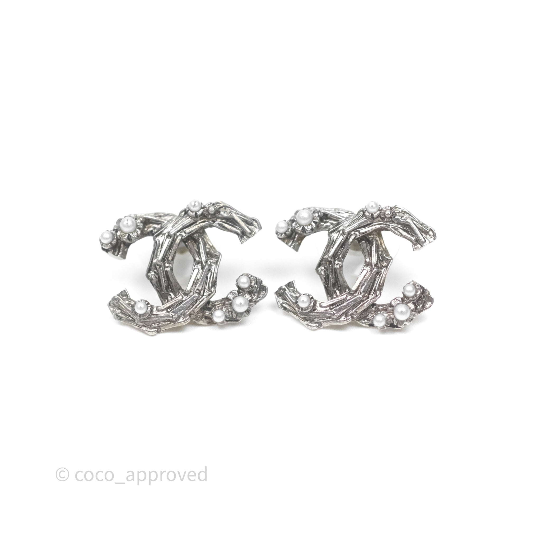 Chanel CC Pearl Earrings in Ruthenium Tone - Luxury Fashion Jewelry for Women | Perfect for Parties, Weddings & Special Occasions