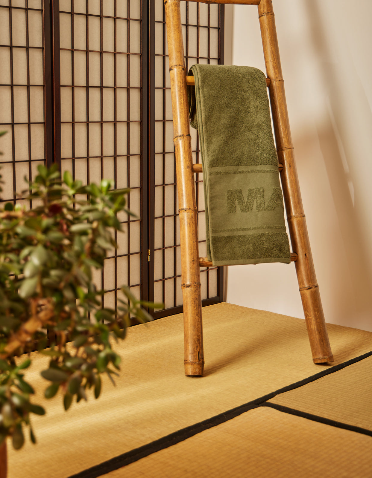 Organic Cotton Towel 90x180cm (35x71 inches) - Soft & Absorbent Bath Towel for Spa, Beach & Gym - Olive Green Eco-Friendly Bath Sheet