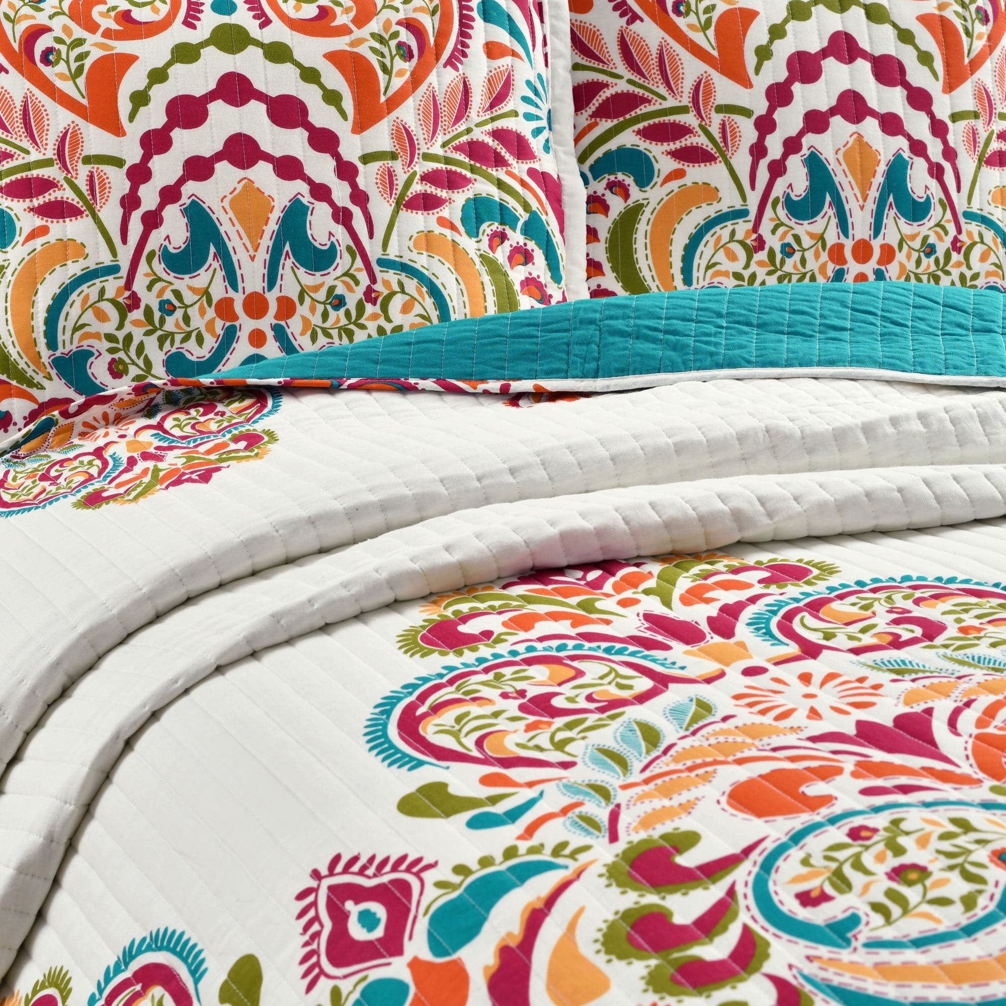 Clara Quilt 3-Piece Bedding Set - Soft Comforter, Pillow Shams & Bed Skirt - Queen Size Luxury Bedroom Decor for Cozy Sleep & Guest Room Makeover