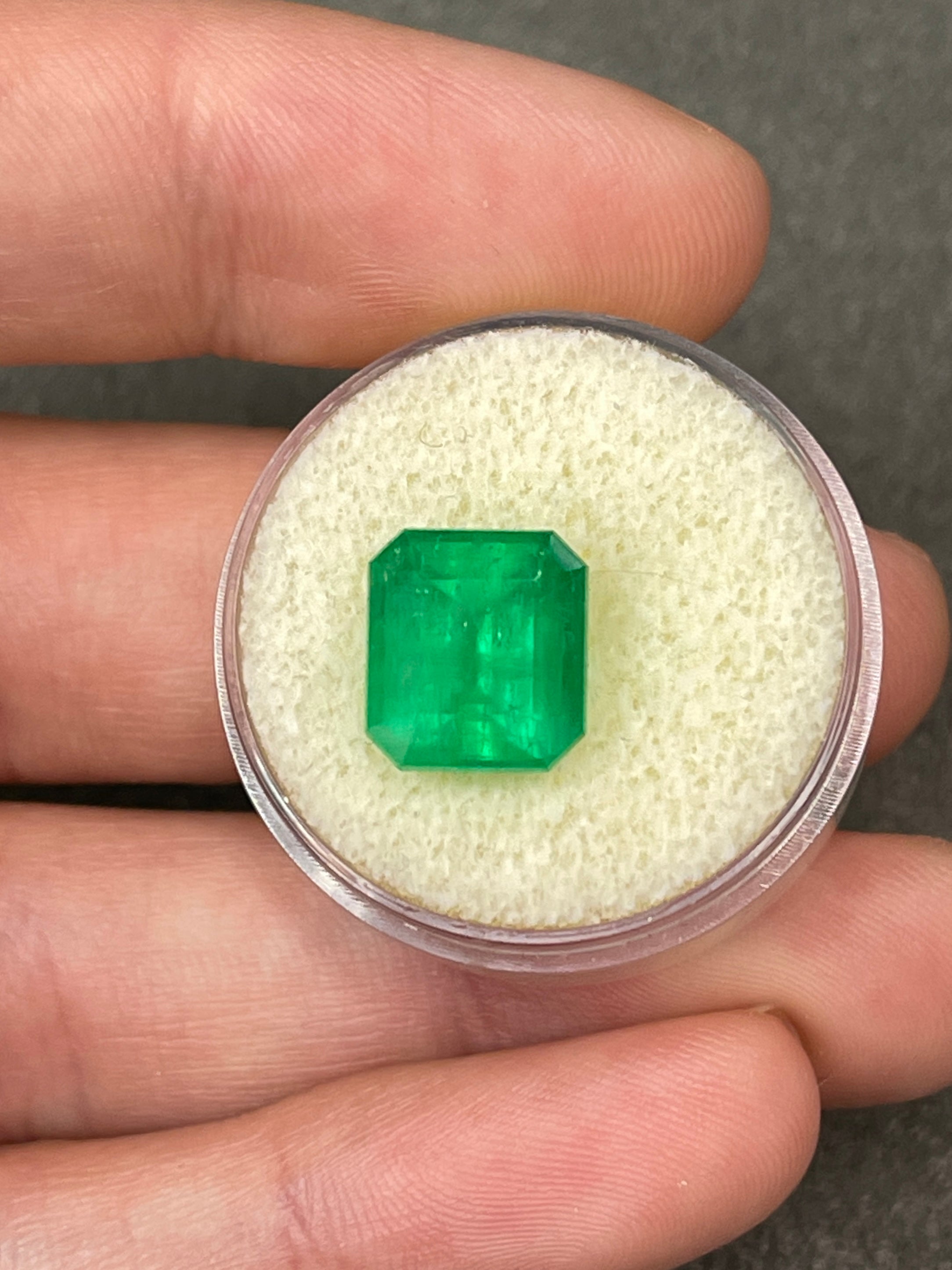 5.70 Carat Intense Yellowish Green Natural Loose Colombian Emerald - Chunky Emerald Cut Gemstone for Jewelry Making, Engagement Rings & Luxury Collections