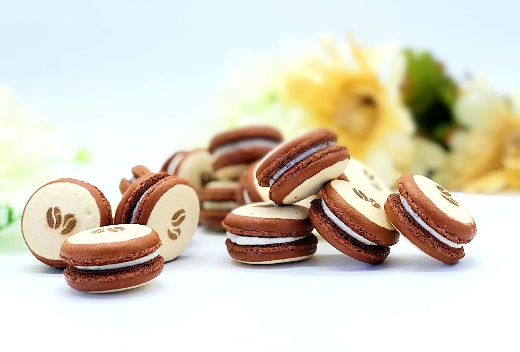 6 Pack Gluten Free French Vanilla Latte Macarons - Delicious Almond Flour Cookies for Gifts, Parties & Coffee Time