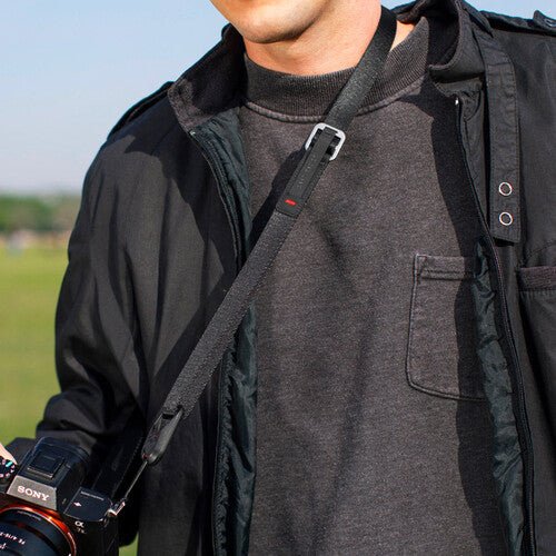 Peak Design Leash Camera Strap (Black) - Adjustable & Comfortable DSLR/SLR Shoulder Strap for Photographers - Perfect for Travel, Hiking & Outdoor Photography