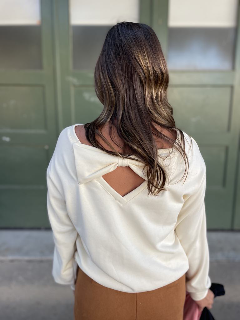 PREORDER: Stylish Bow Back Sweatshirt for Women - 3 Trendy Colors | Cozy Casual Wear for Fall & Winter Fashion