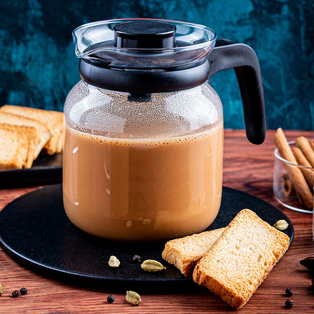 Premium Borosilicate Glass Carafe with Built-in Strainer - Ideal for Iced Tea, Cold Brew Coffee & Infused Water Pitcher