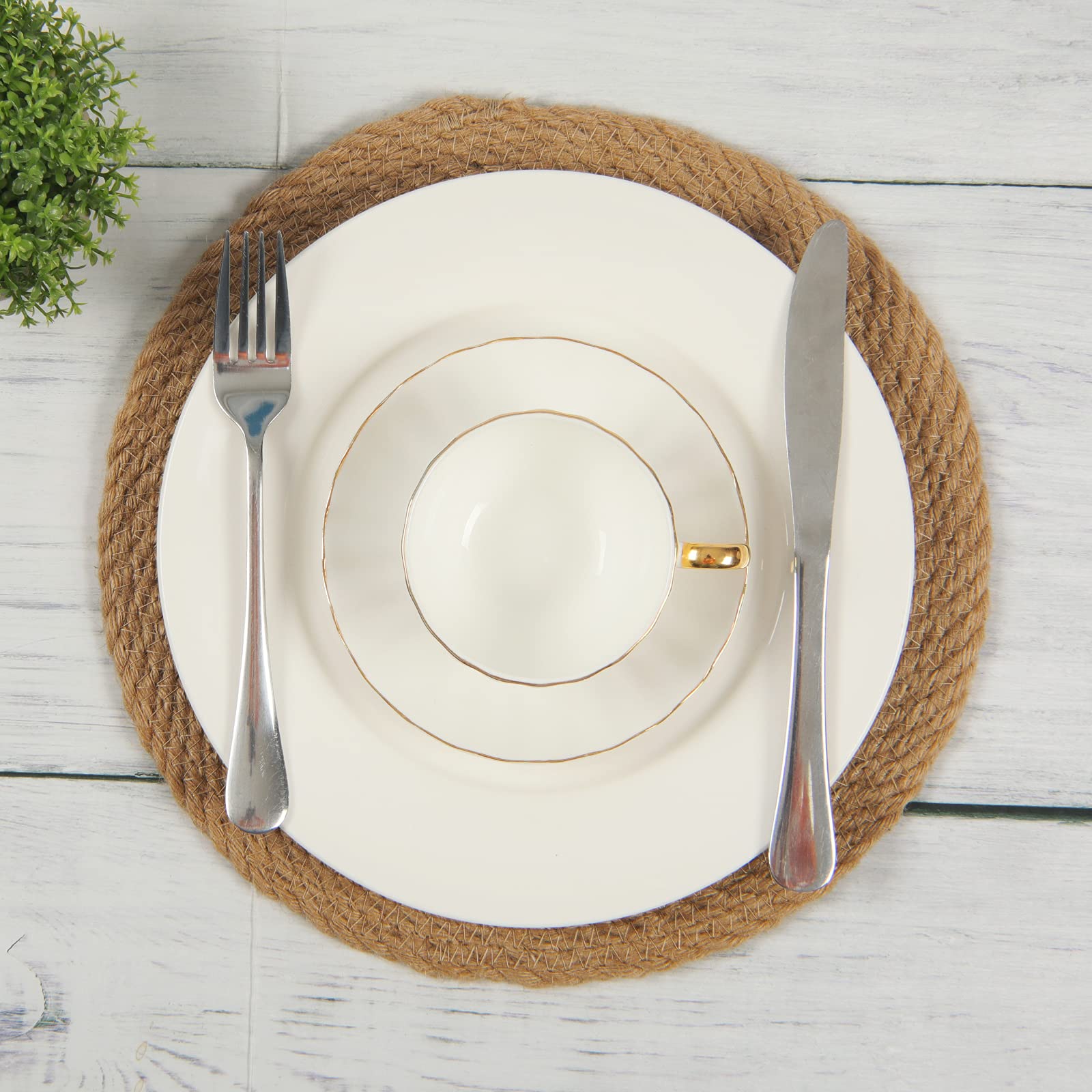 SHACOS 12 Inch Round Natural Jute Placemats - Set of 4 Heat Resistant Woven Table Mats for Farmhouse Kitchen Decor - Eco-Friendly Braided Placemats for Dining Table, Coffee Table, and Home Decor (Brown)
