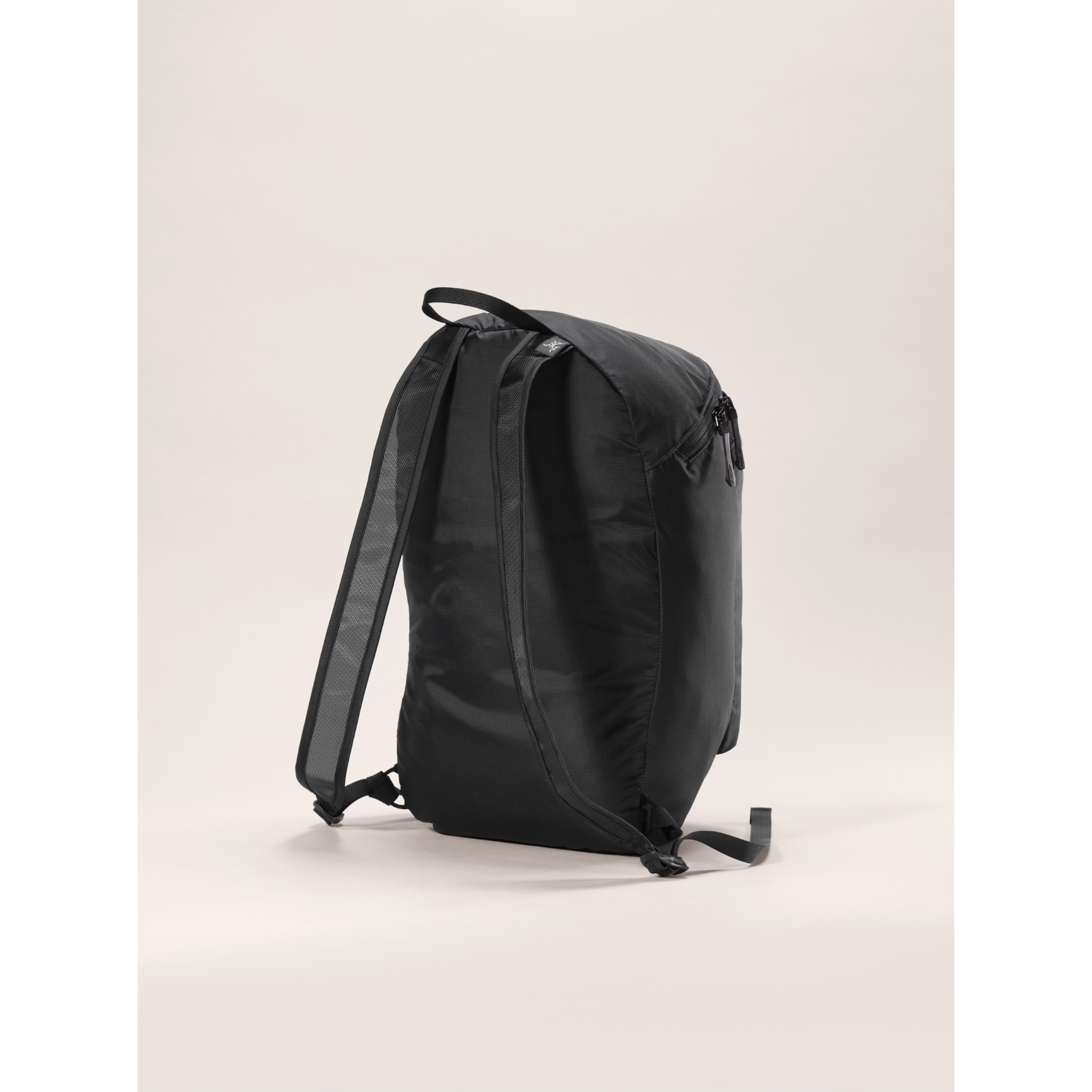 Arc'teryx Heliad 15L Backpack - Lightweight Hiking Daypack for Men & Women - Water-Resistant Outdoor Gear for Camping, Travel & Daily Commute