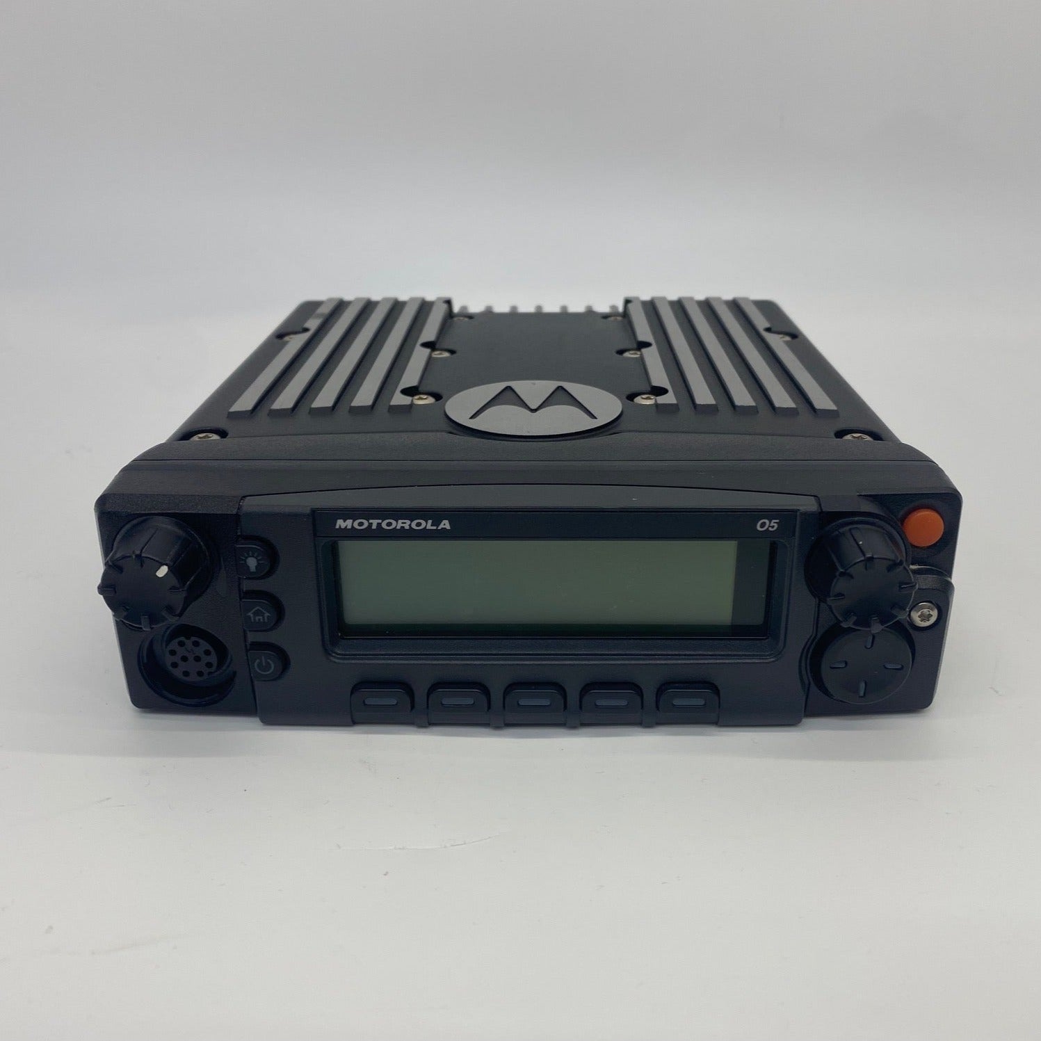 Motorola XTL5000 M20URS9PW1AN 800 MHz Two-Way Radio with O5 Control Head - Reliable Communication for Public Safety & Emergency Responders