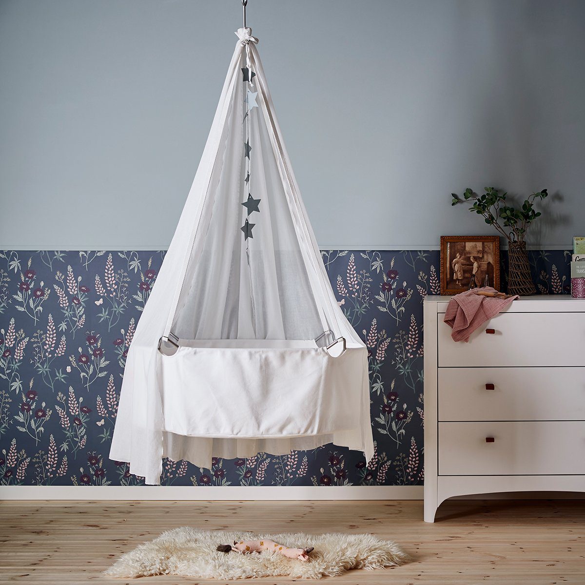 LEANDER Organic Cotton Cradle Mattress Topper & Protector - Breathable, Hypoallergenic Baby Mattress Cover - Perfect for Nursery, Bassinet & Crib Use